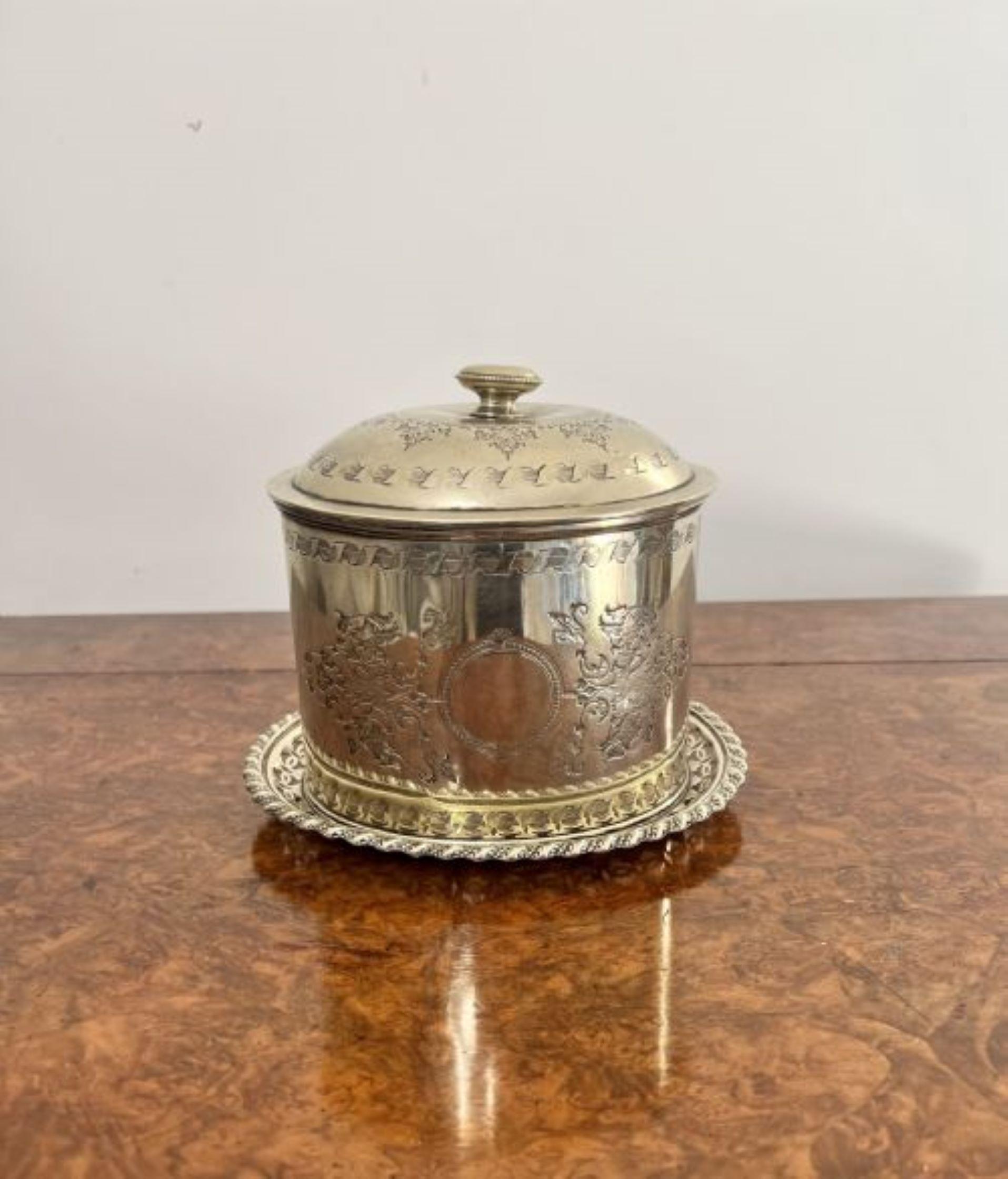 20th Century Lovely antique Edwardian silver plated biscuit barrel For Sale