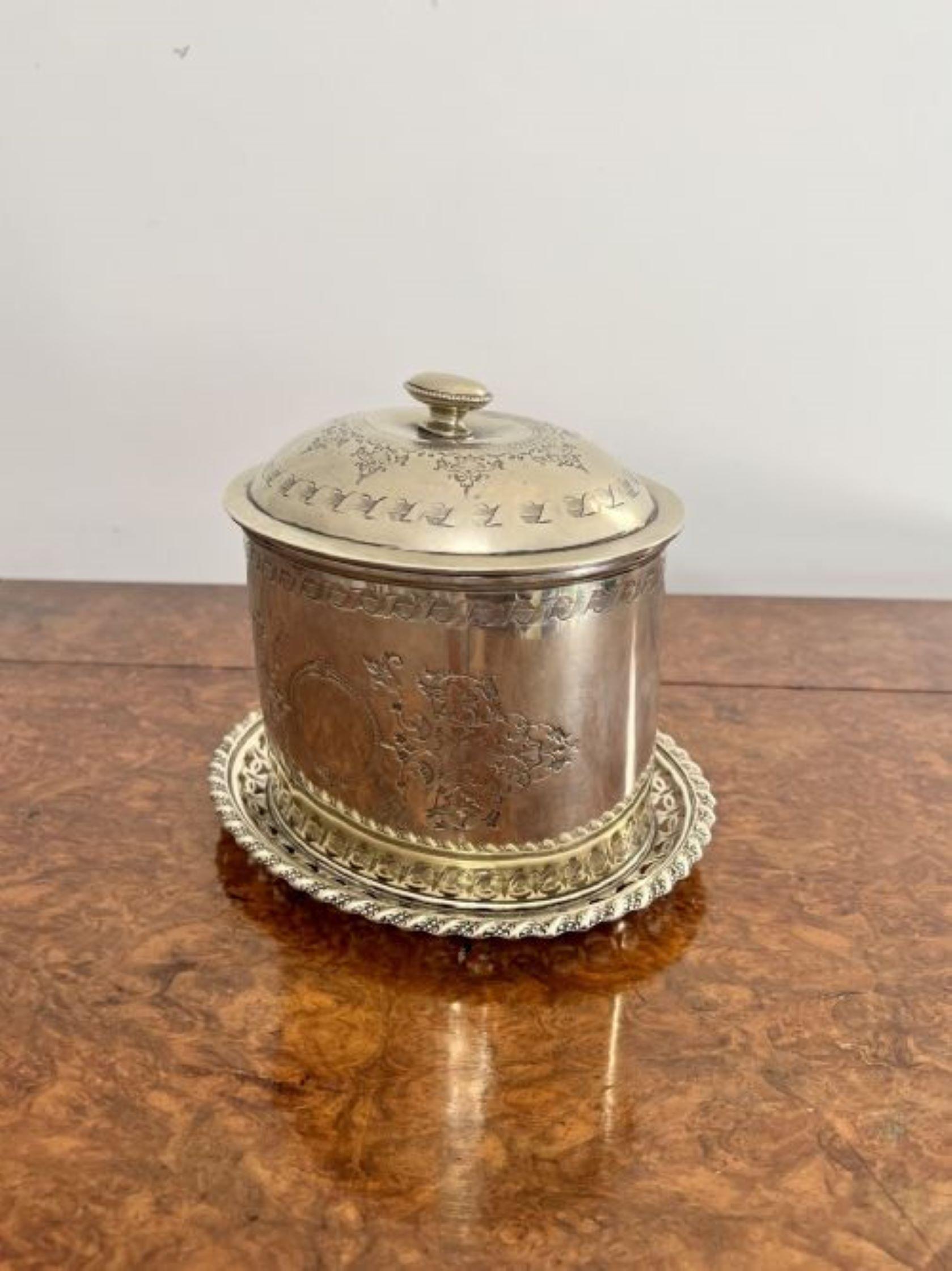Lovely antique Edwardian silver plated biscuit barrel For Sale 2