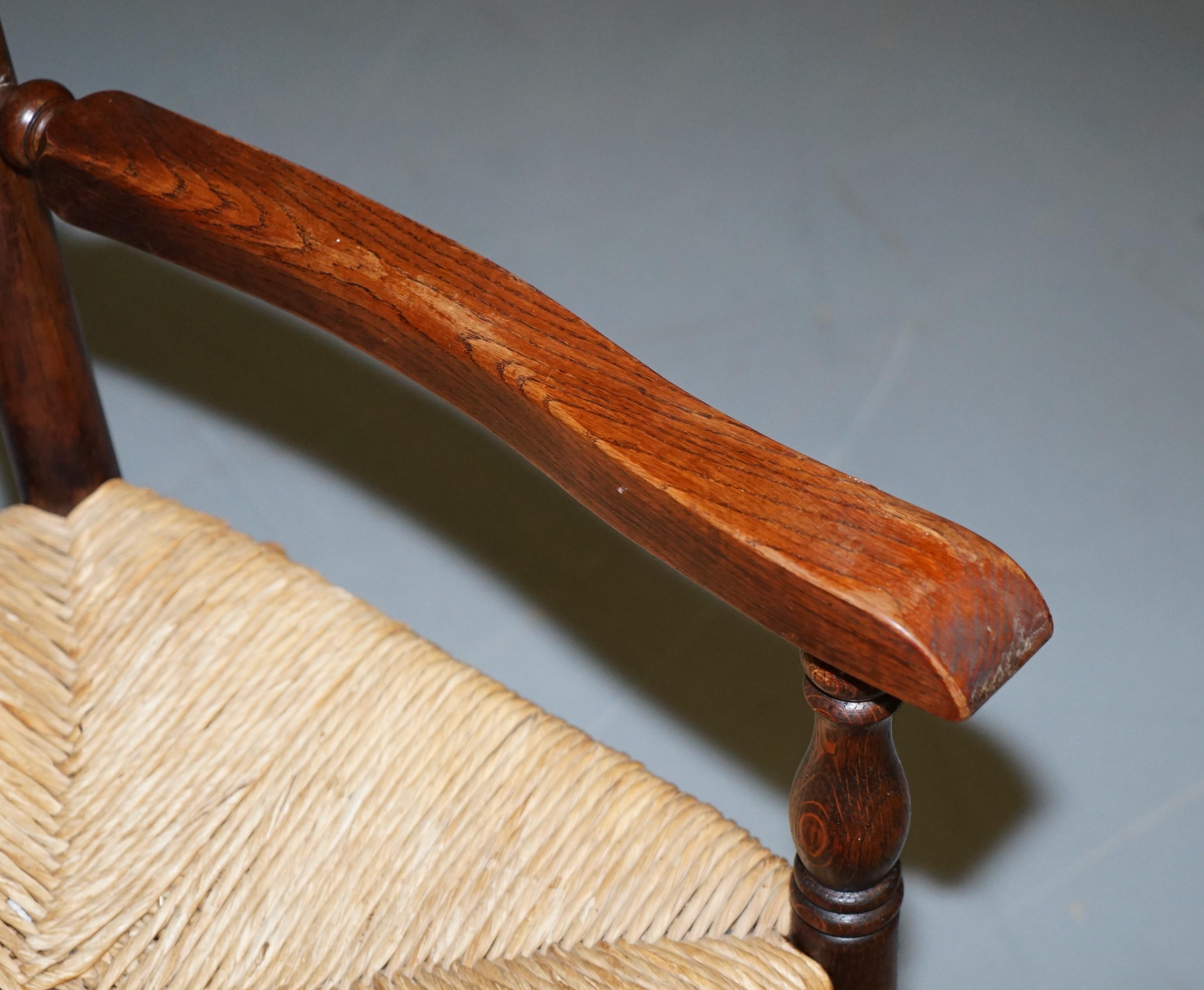 Lovely Antique Elm Victorian William Morris Sussex Chair Style Rocking Armchair In Good Condition In West Sussex, Pulborough