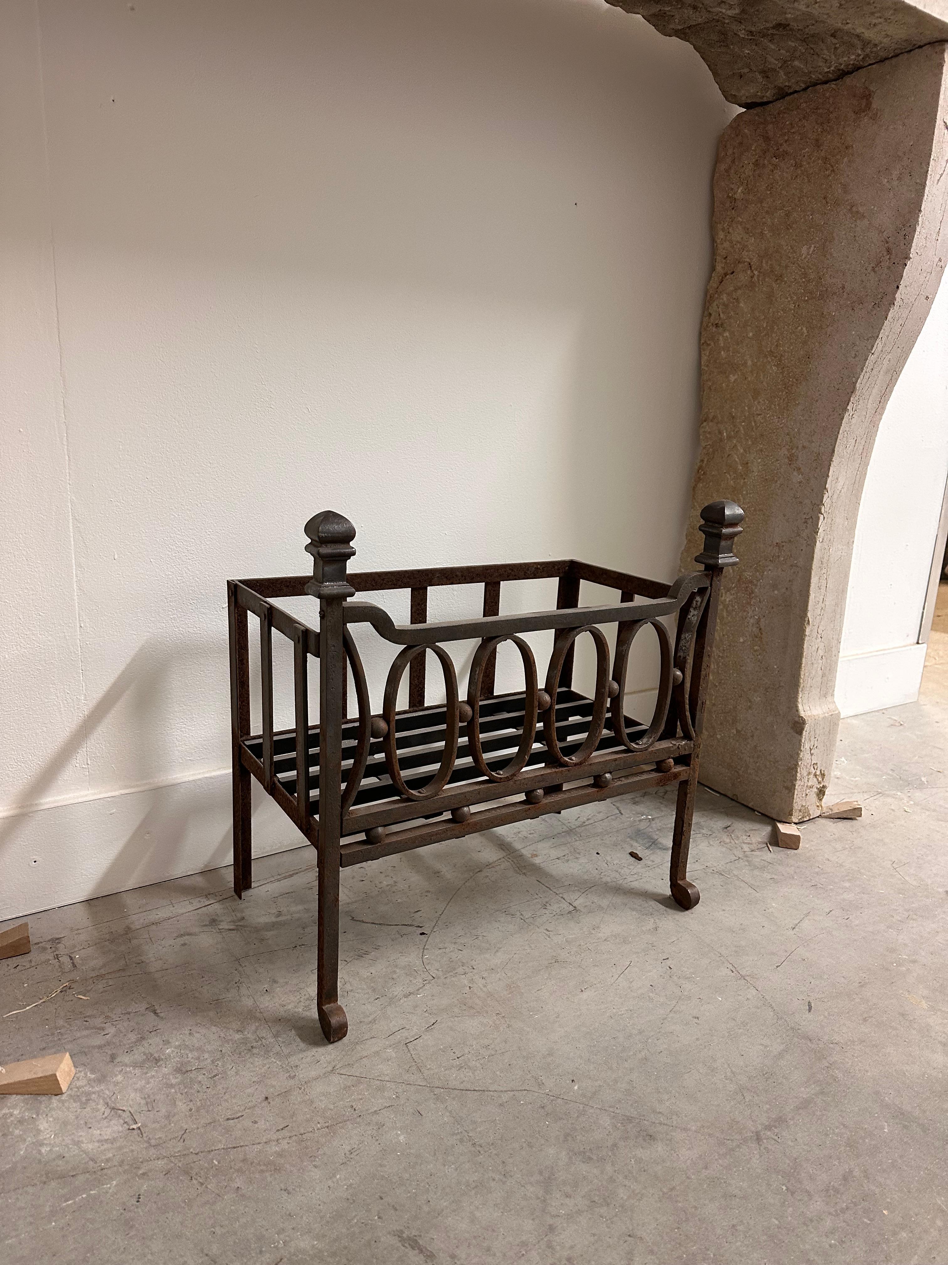 Lovely Antique Fire Grate /  Firebasket In Good Condition For Sale In Haarlem, Noord-Holland