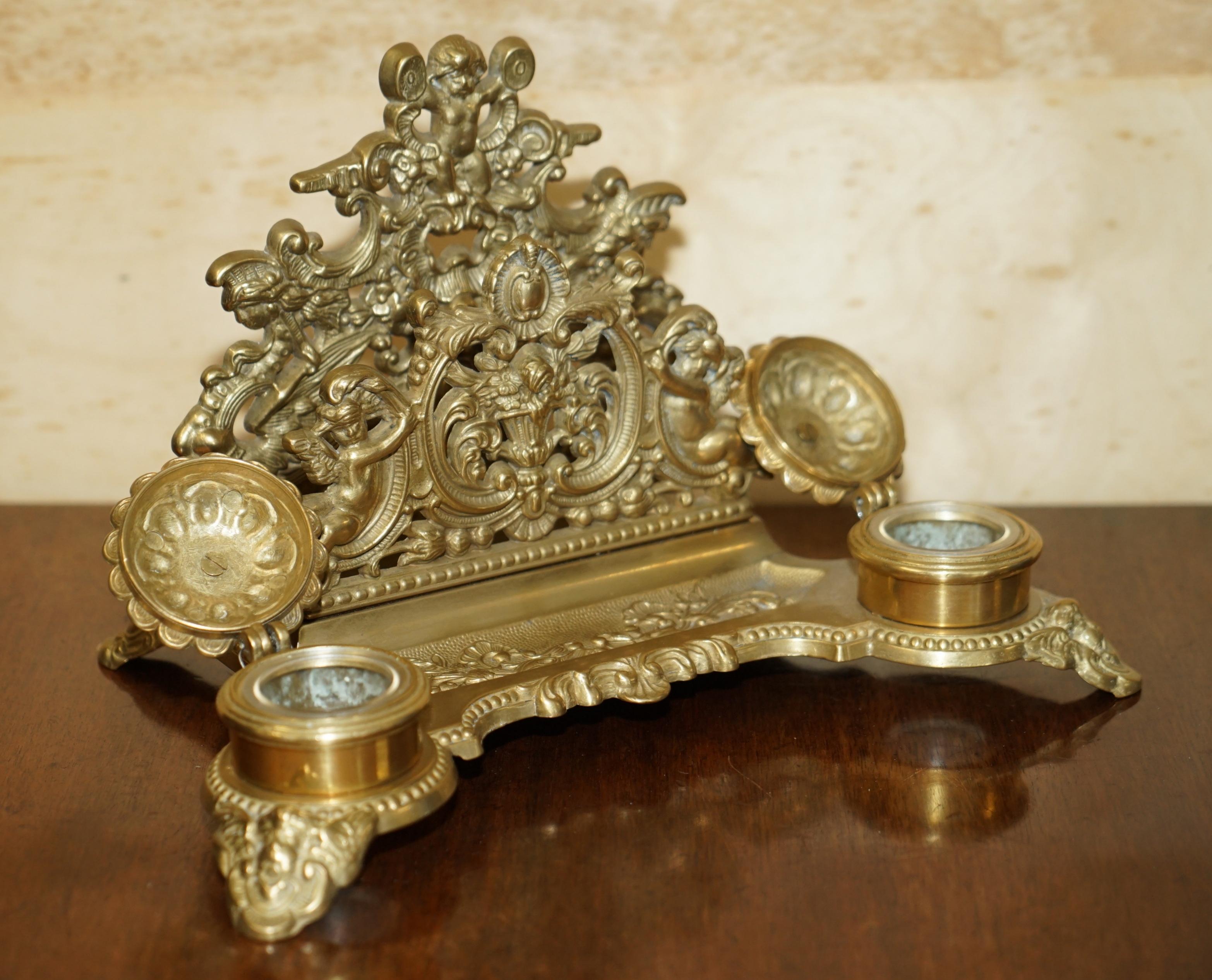LOVELY ANTIQUE FRENCH BAROQUE REPOUSSE GiLT BRASS CHERUB INKWELL LETTER STAND For Sale 13