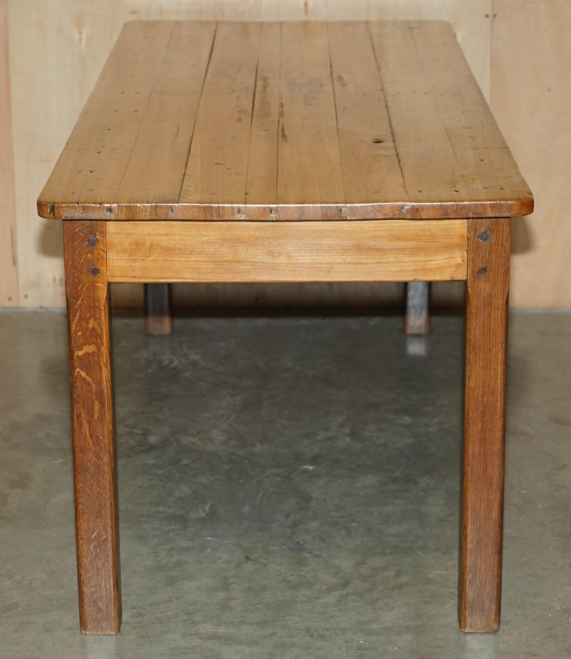 LOVELY ANTIQUE FRENCH FARMHOUSE FRUiTWOOD & OAK TWO TONE REFECTORY DINING TABLE For Sale 8