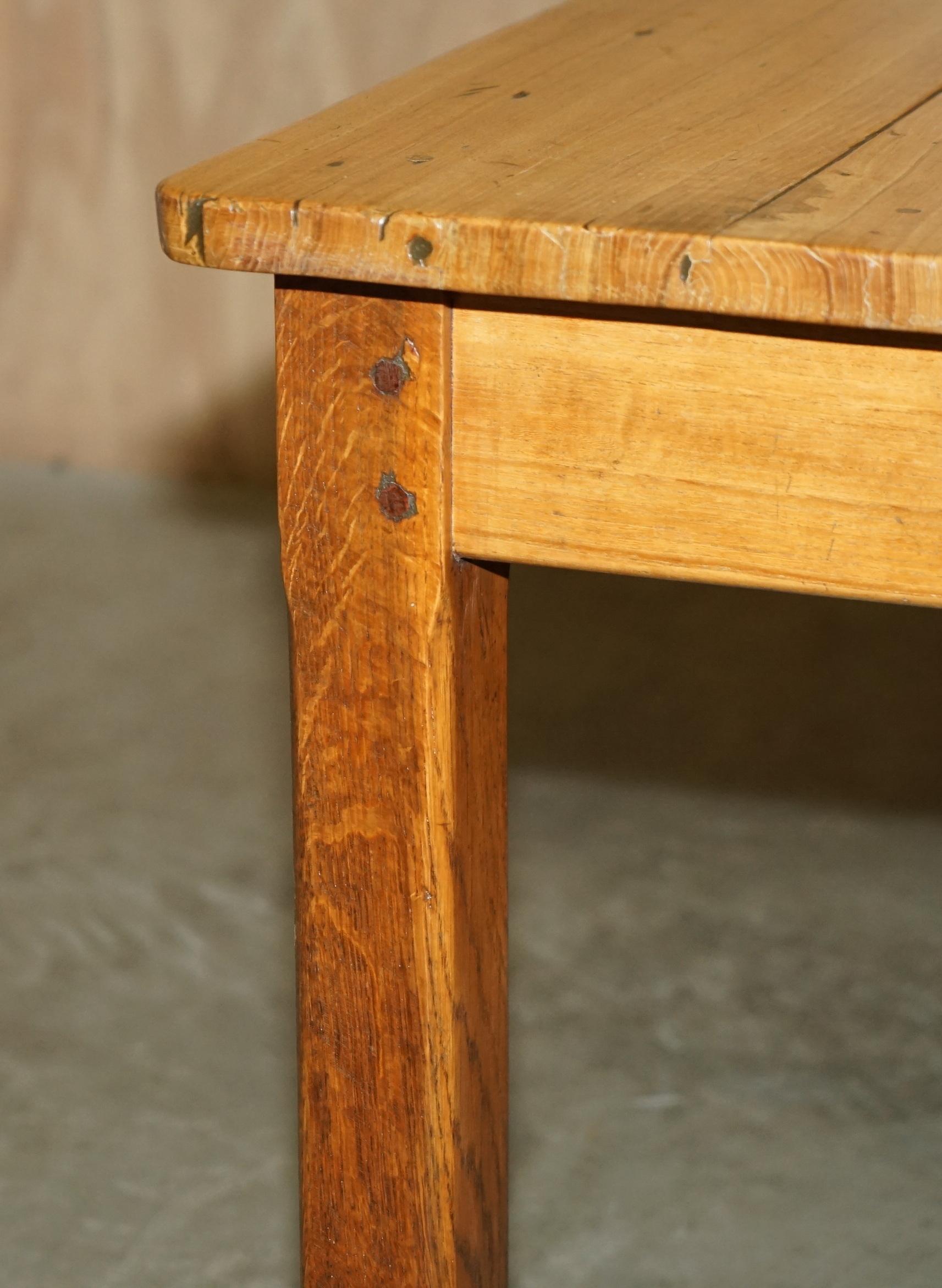 LOVELY ANTIQUE FRENCH FARMHOUSE FRUiTWOOD & OAK TWO TONE REFECTORY DINING TABLE For Sale 9