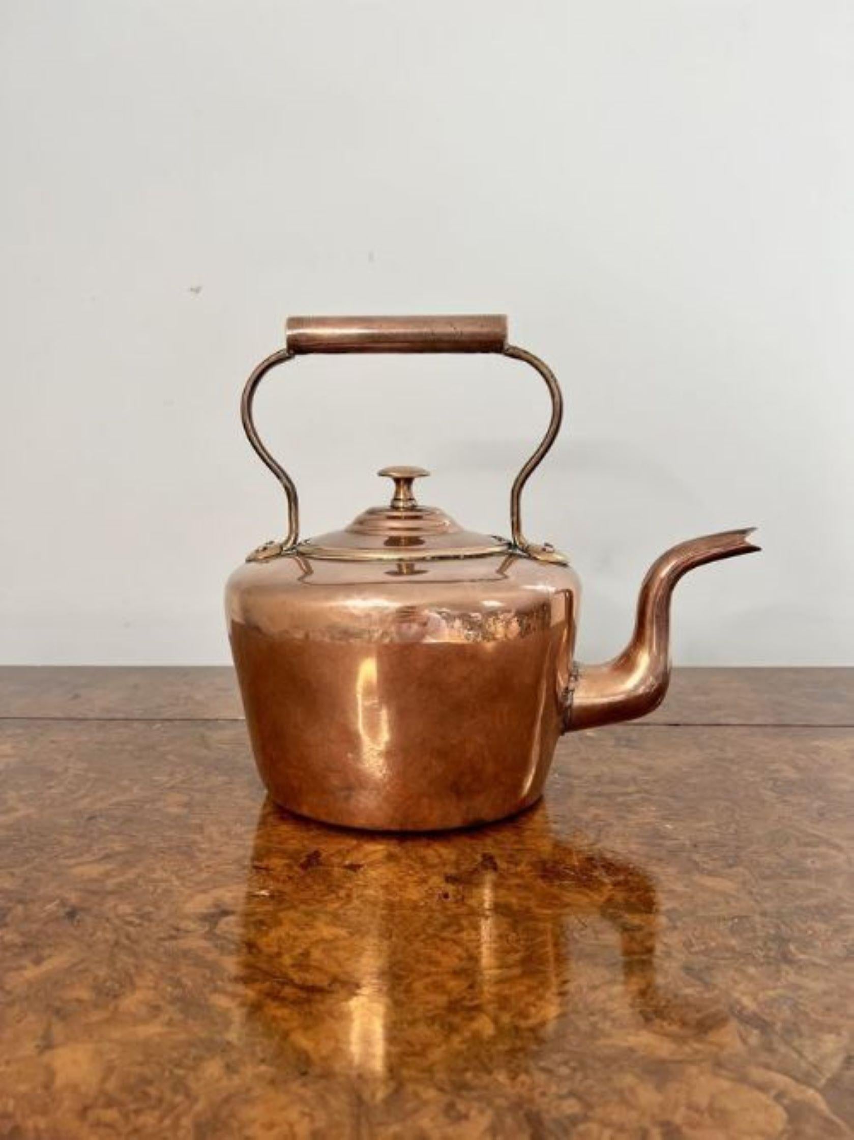 Lovely antique George III small copper kettle In Good Condition For Sale In Ipswich, GB
