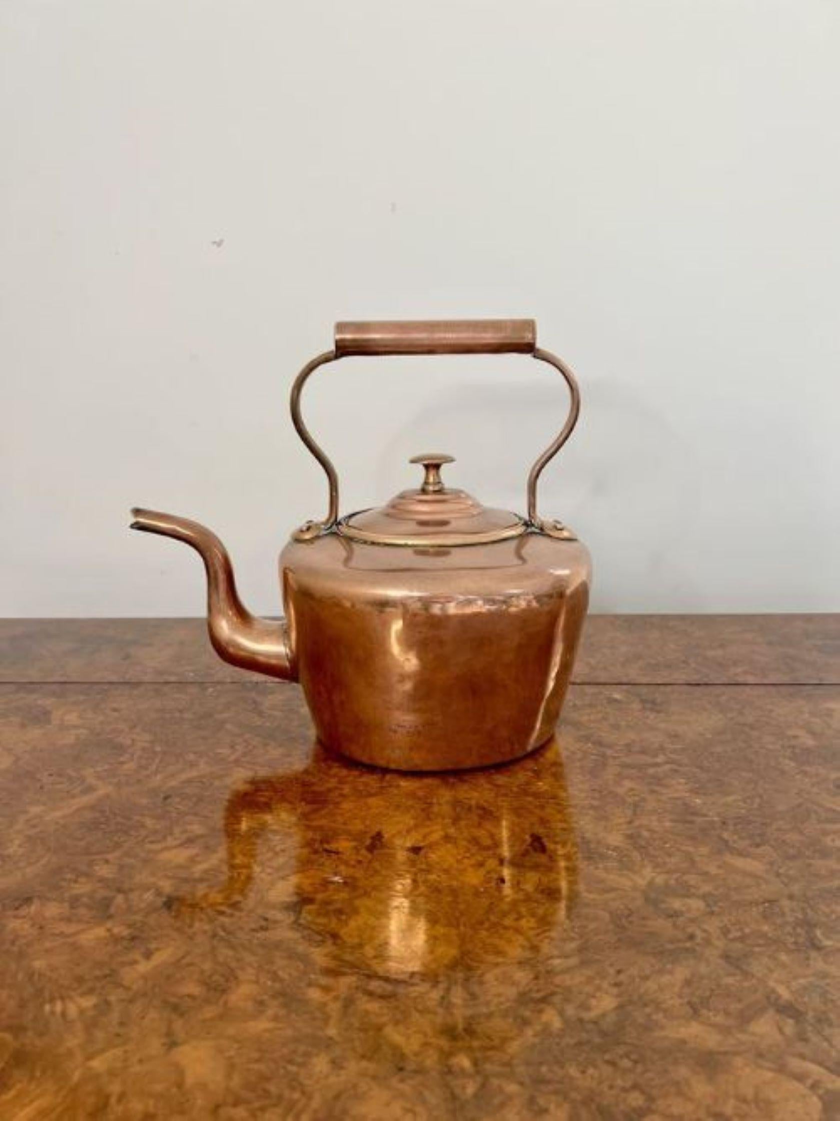 19th Century Lovely antique George III small copper kettle For Sale