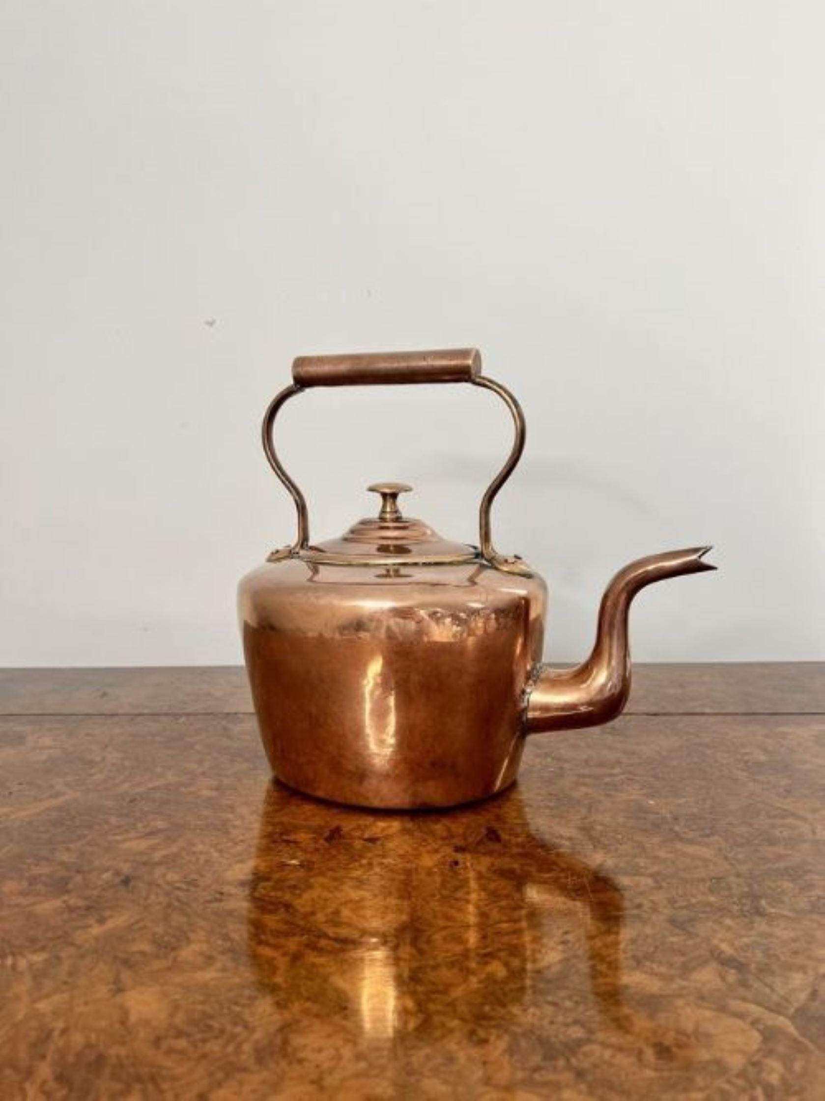 Copper Lovely antique George III small copper kettle For Sale