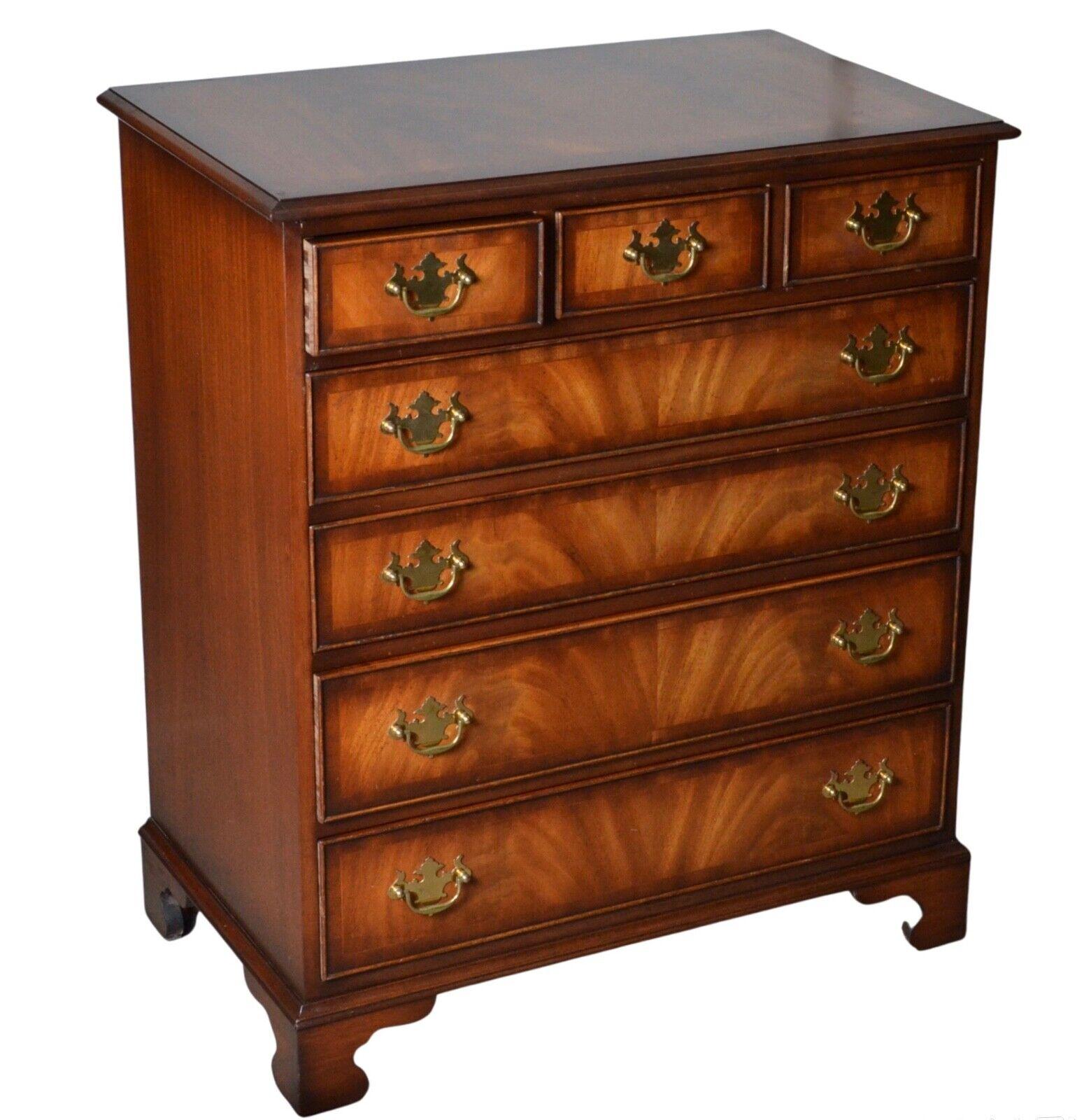 We are delighted to offer for sale this Georgian Mahogany Inlaid Chest of Drawers circa 1760 (George II/III)

 Sideboard-sized chest of drawers with stunning patina and in good condition.

DIMENSIONS 

Height : 93cm
Width: 69.5cm
Depth: 48cm