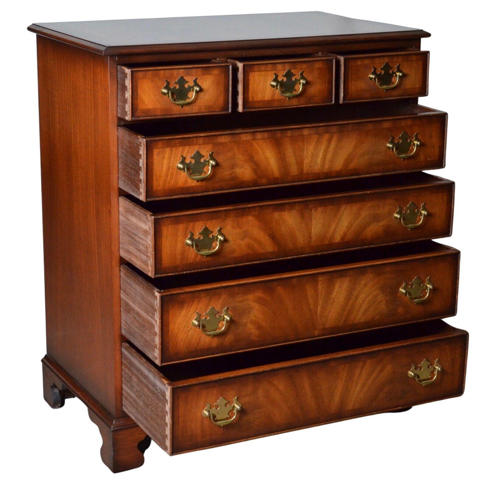 English Lovely Antique Georgian Hardwood Chest of Drawers with a Hidden Drawer For Sale
