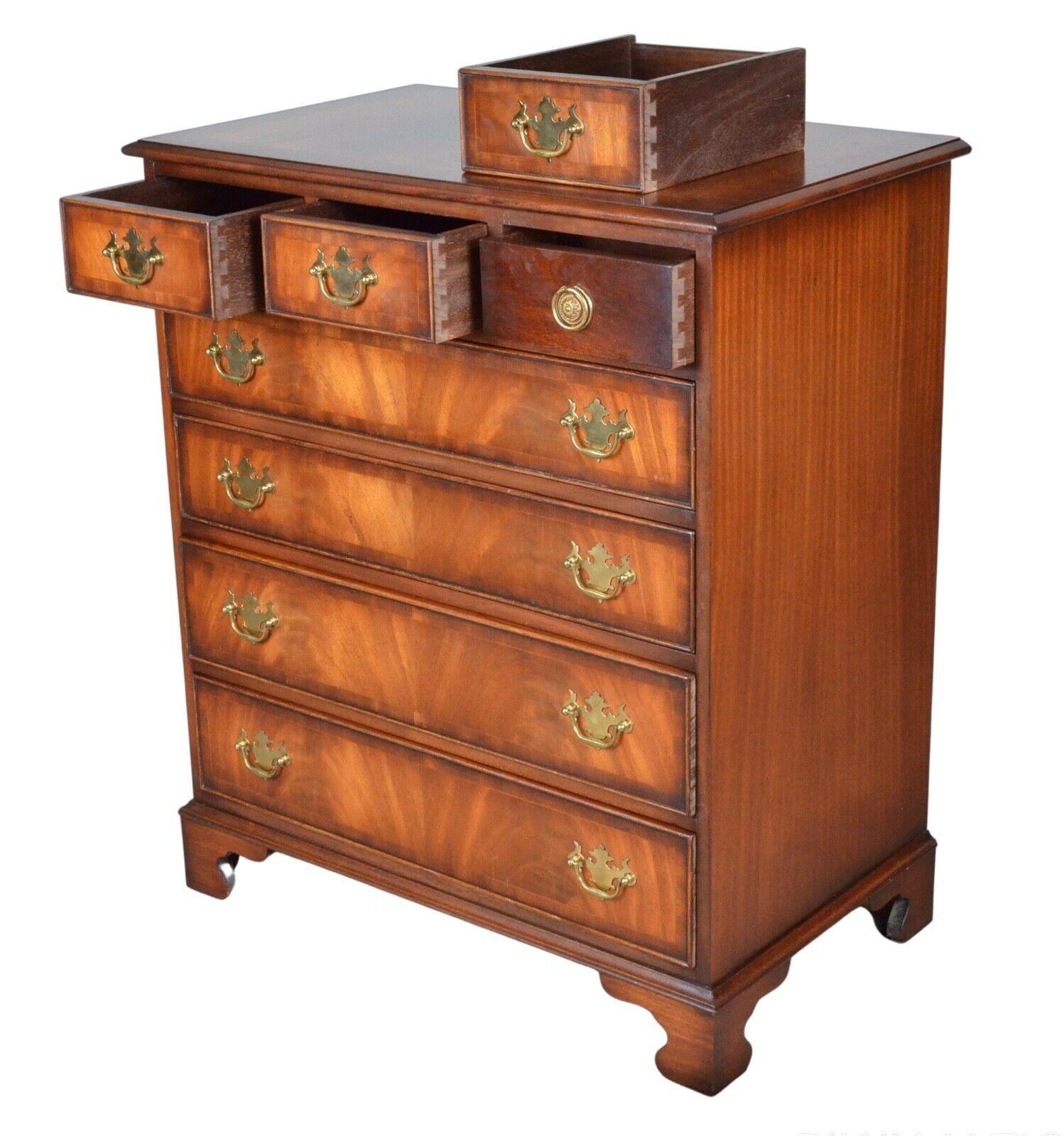 Lovely Antique Georgian Hardwood Chest of Drawers with a Hidden Drawer For Sale 1