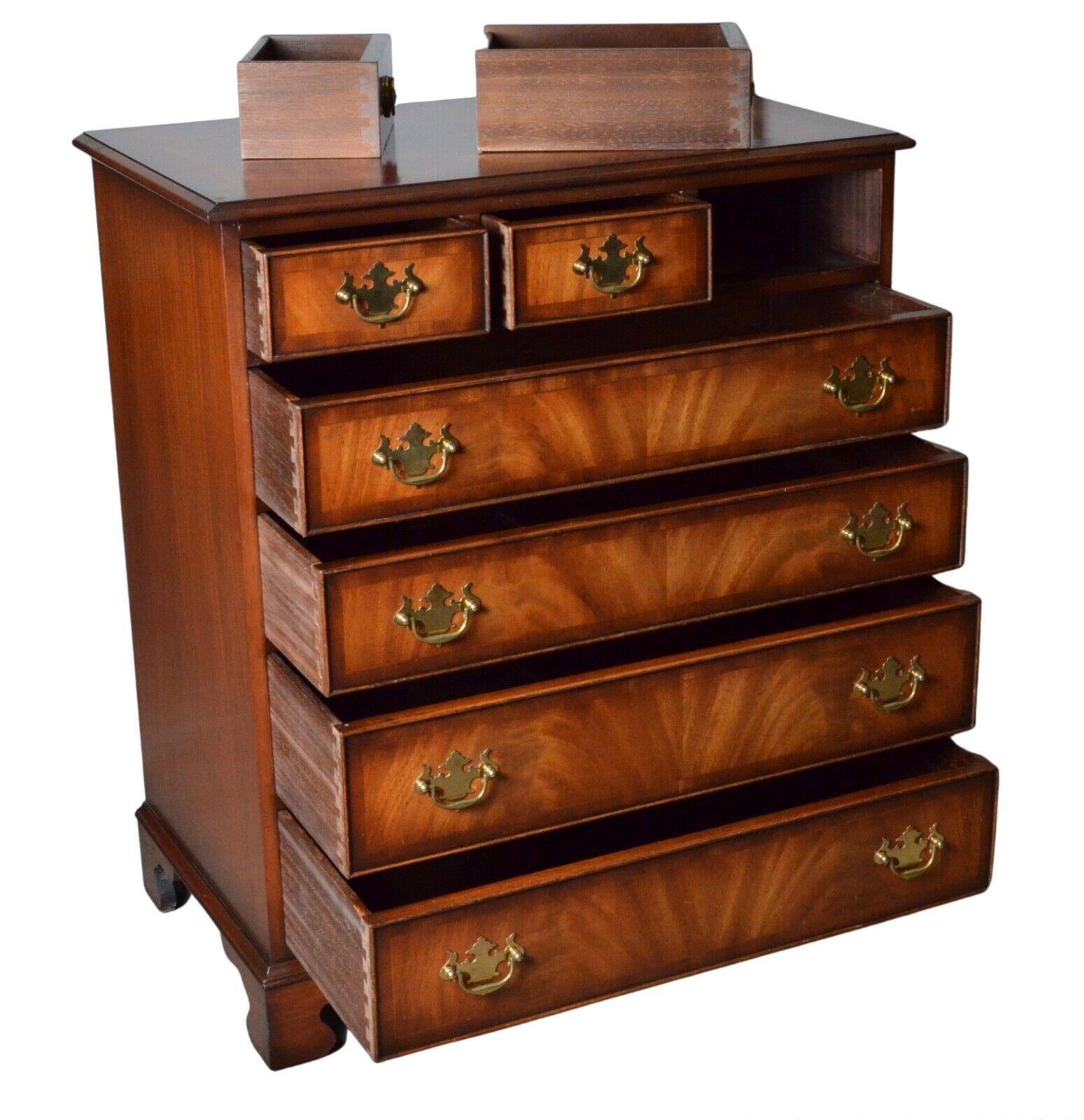Lovely Antique Georgian Hardwood Chest of Drawers with a Hidden Drawer For Sale 3