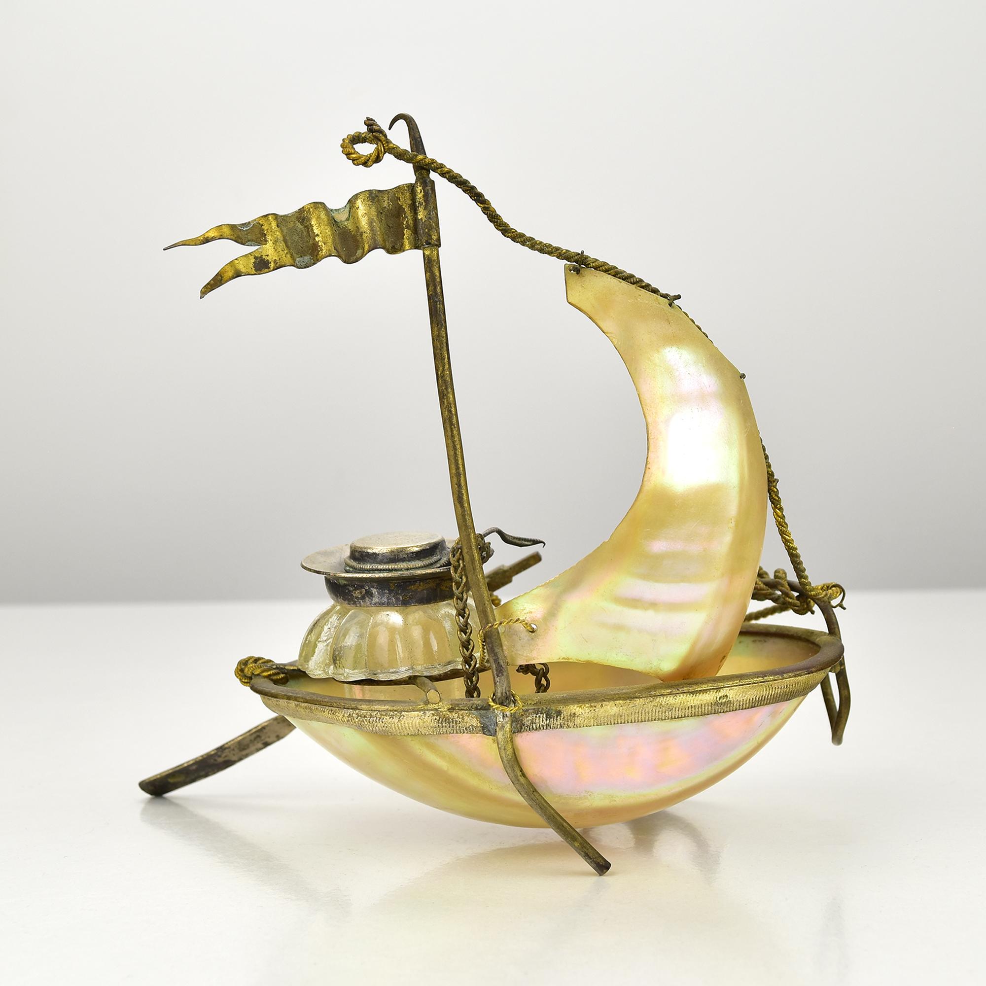 Lovely Antique Grotto Shell Souvenir du Croisir Inkwell Art Nouveau In Good Condition For Sale In Bad Säckingen, DE