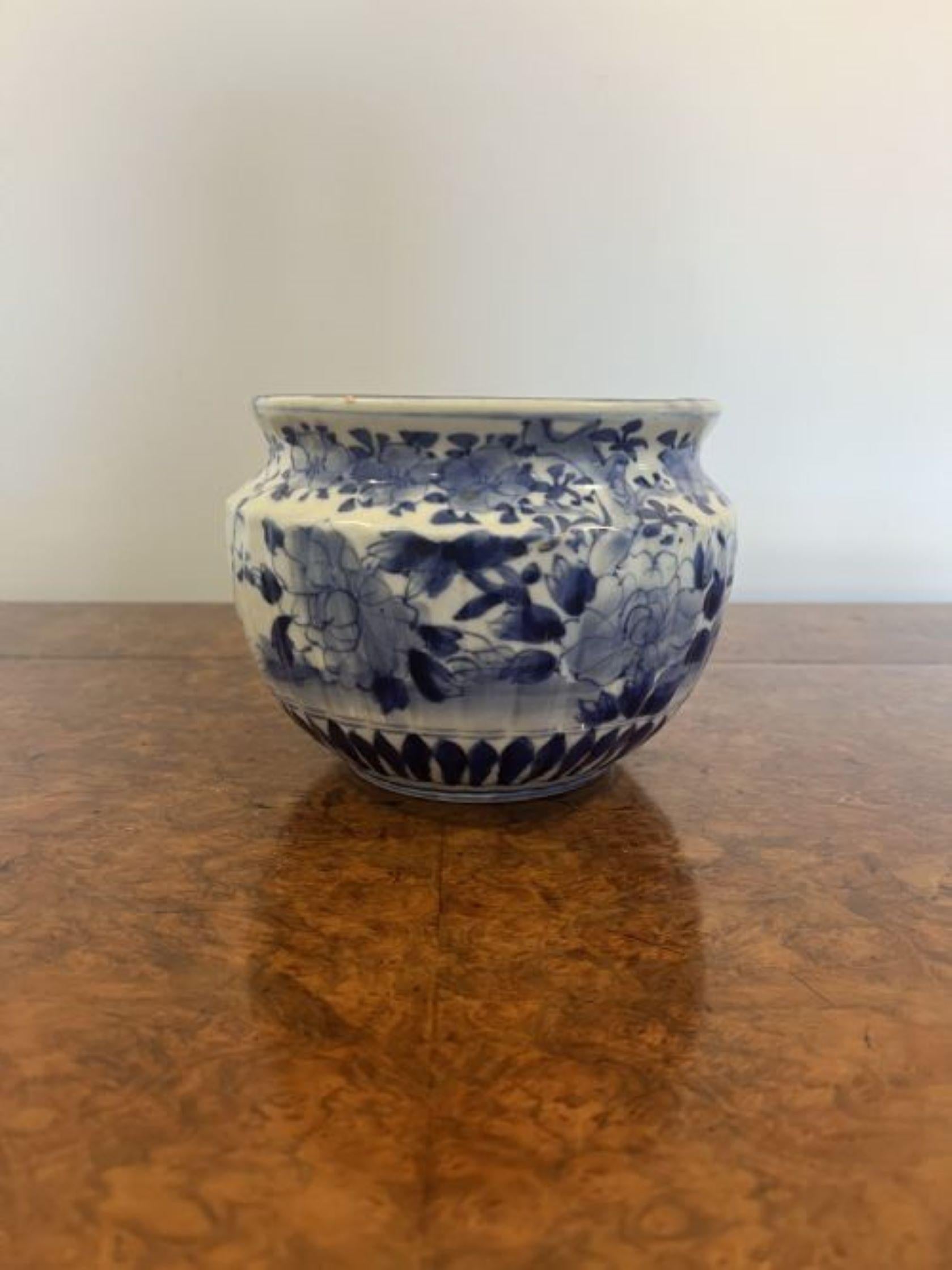 Lovely antique Japanese blue and white jardiniere  In Good Condition For Sale In Ipswich, GB