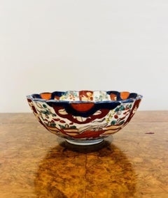 Lovely antique Japanese imari bowl with a scallop shape edge