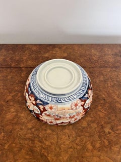 Lovely antique Japanese imari bowl with a scallop shaped edge