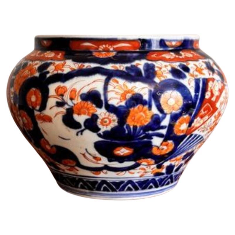 Lovely antique Japanese imari jardiniere  For Sale