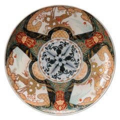 Delizioso piatto antico in porcellana giapponese Arita Imari con paesaggio floreale, 18/19C