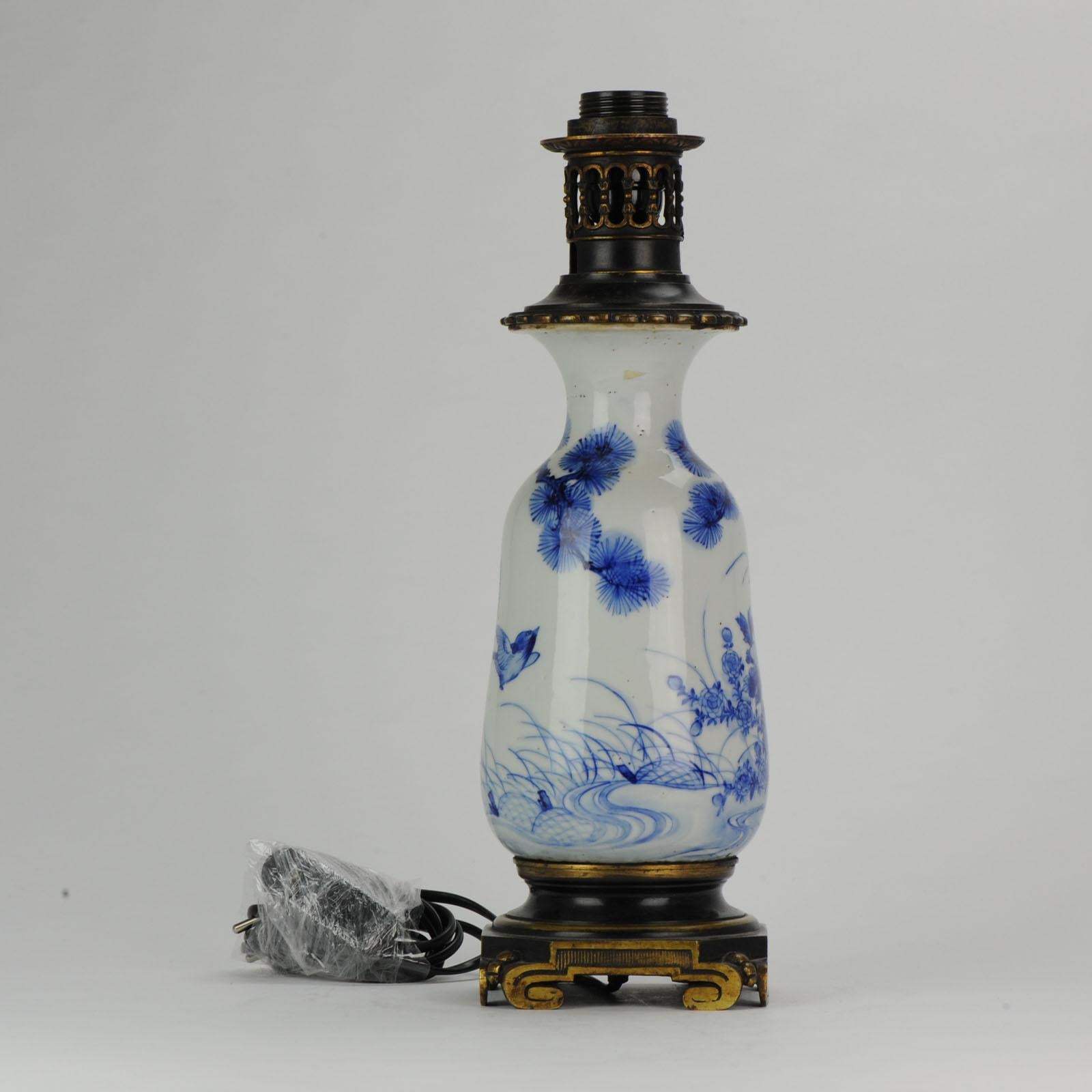 Porcelaine Ravissant vase lampe d'antiquité japonais Meiji avec oiseaux et tortues en vente