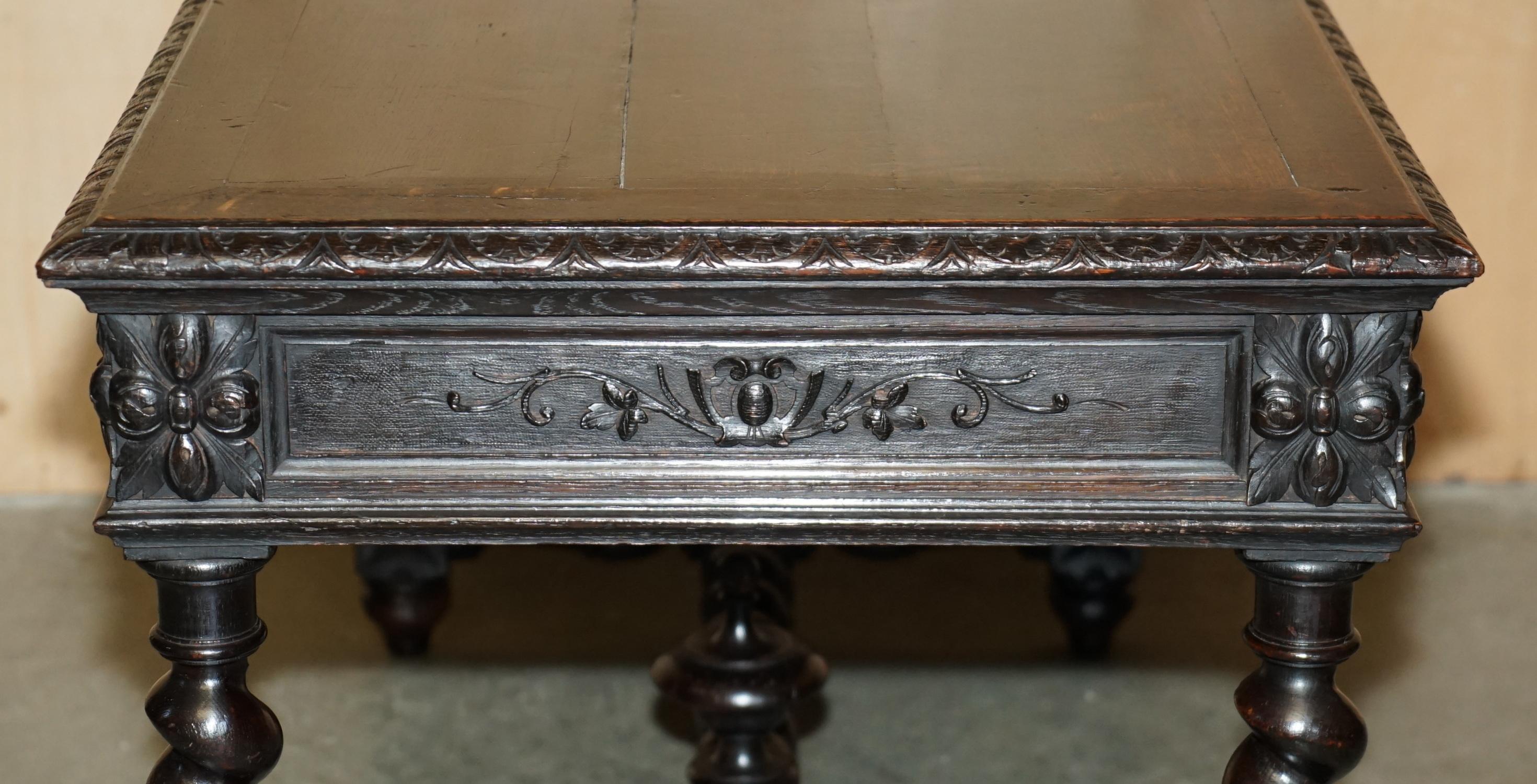 très belle table d'entrée ou bureau de la fin de l'époque victorienne, avec des pieds en orge. en vente 3