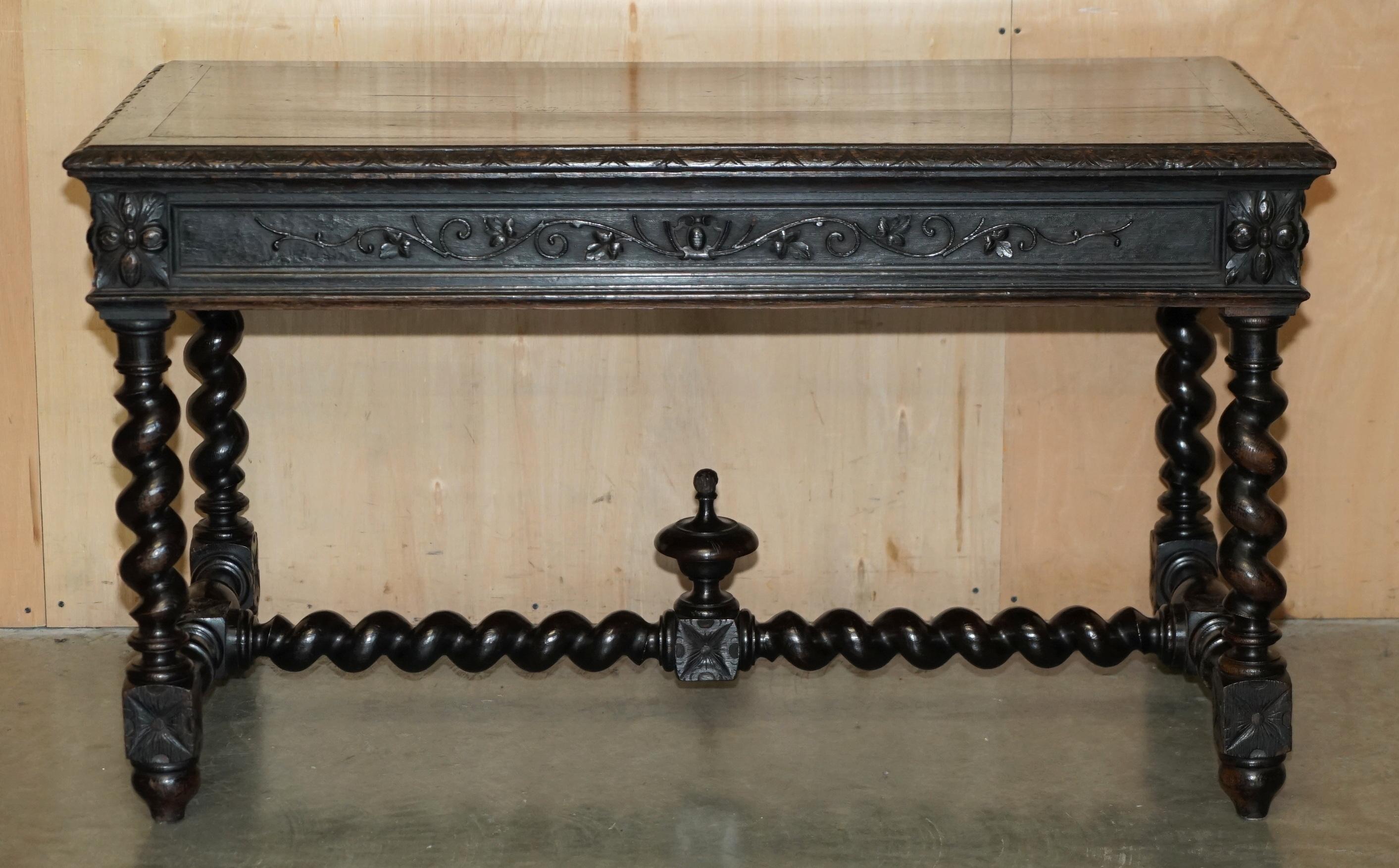 très belle table d'entrée ou bureau de la fin de l'époque victorienne, avec des pieds en orge. en vente 4