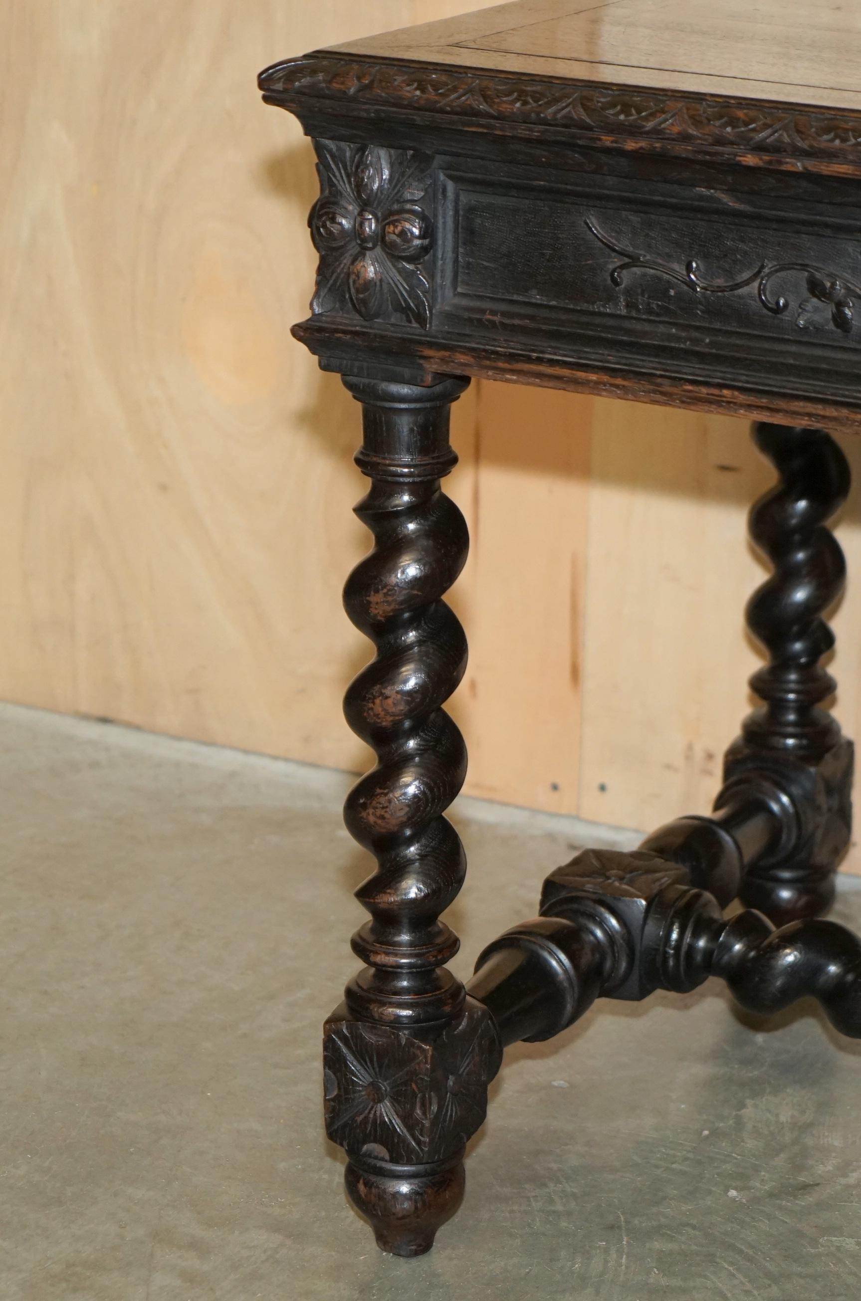très belle table d'entrée ou bureau de la fin de l'époque victorienne, avec des pieds en orge. en vente 6