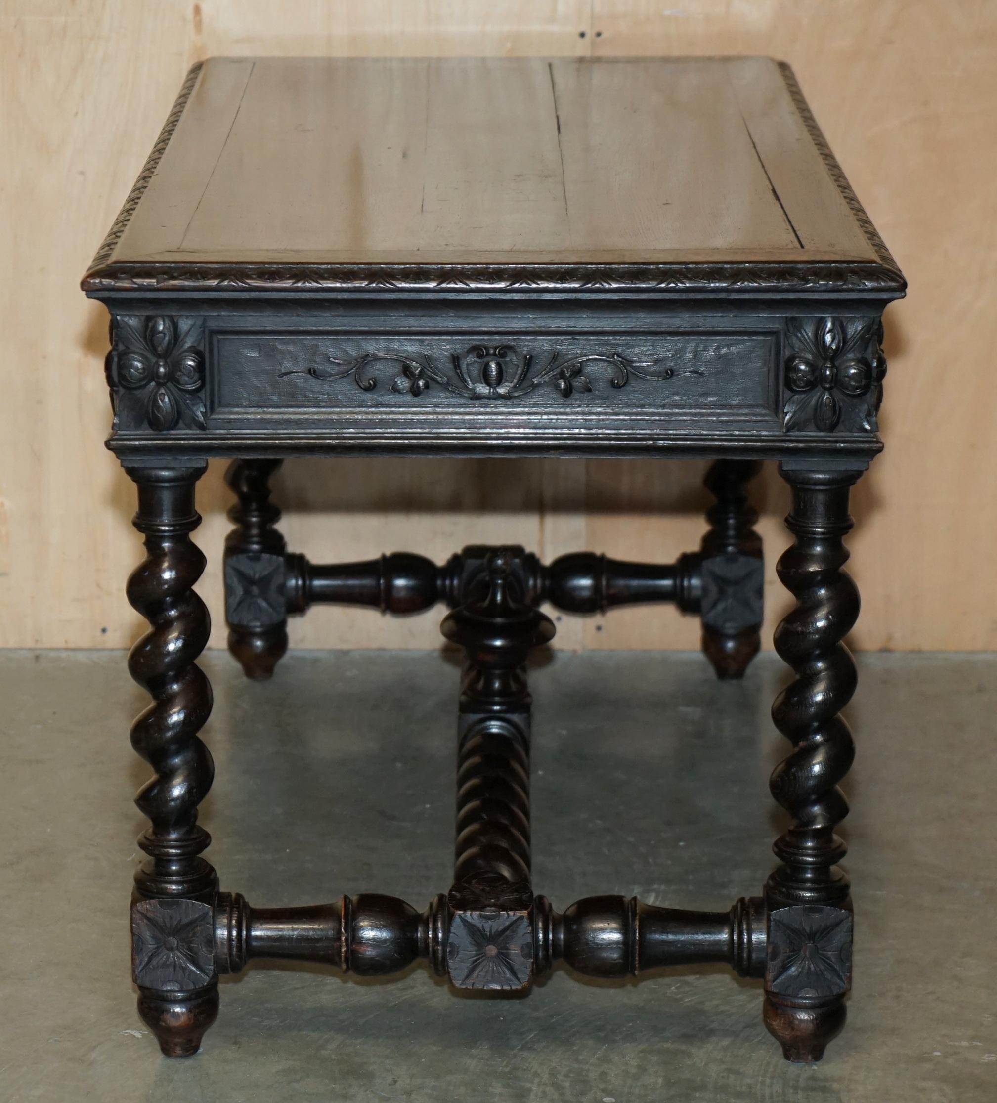 très belle table d'entrée ou bureau de la fin de l'époque victorienne, avec des pieds en orge. en vente 7