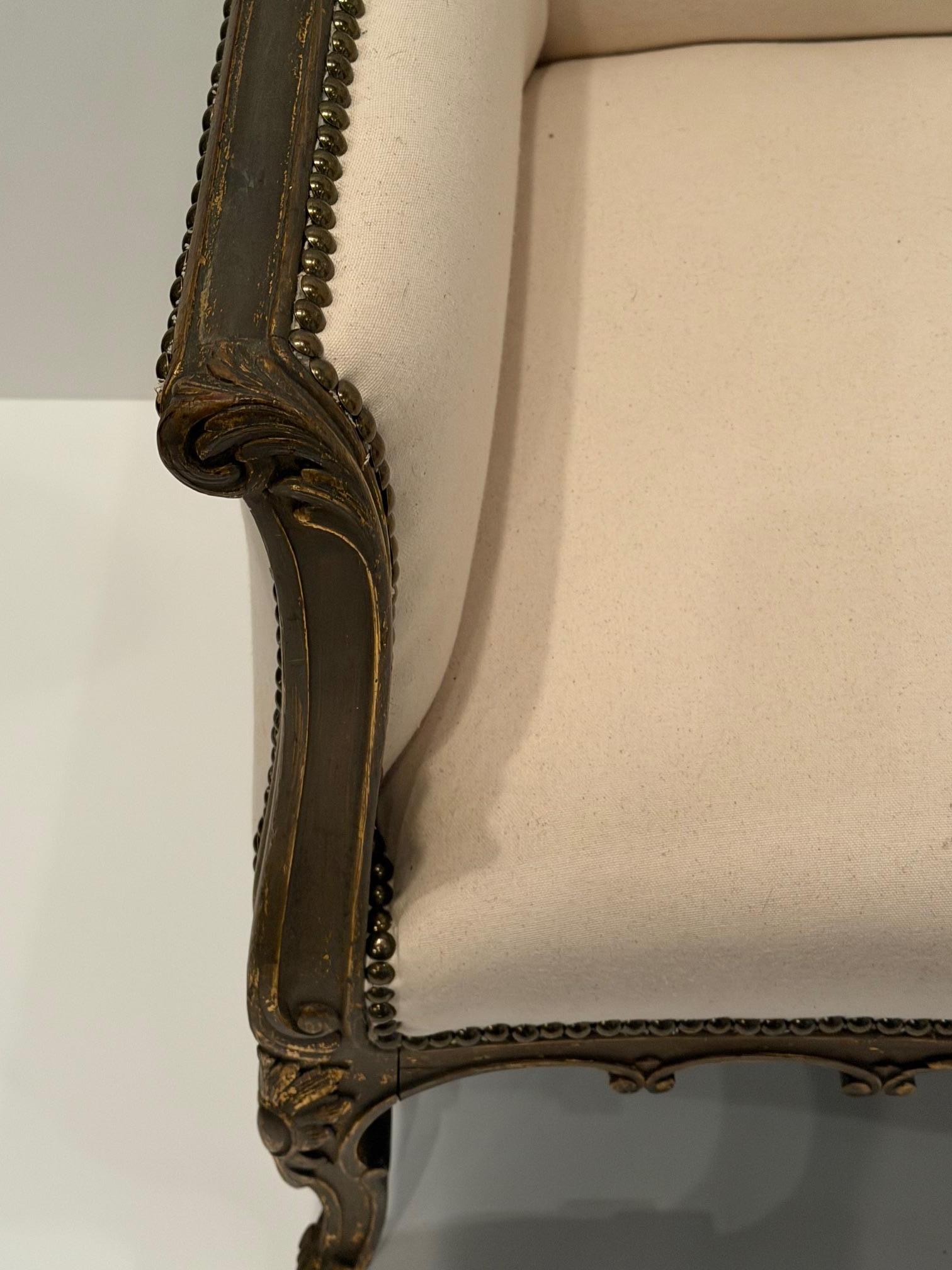 Magnifique Canapé Loveseat français ancien de style Louis XVI nouvellement tapissé en vente 1