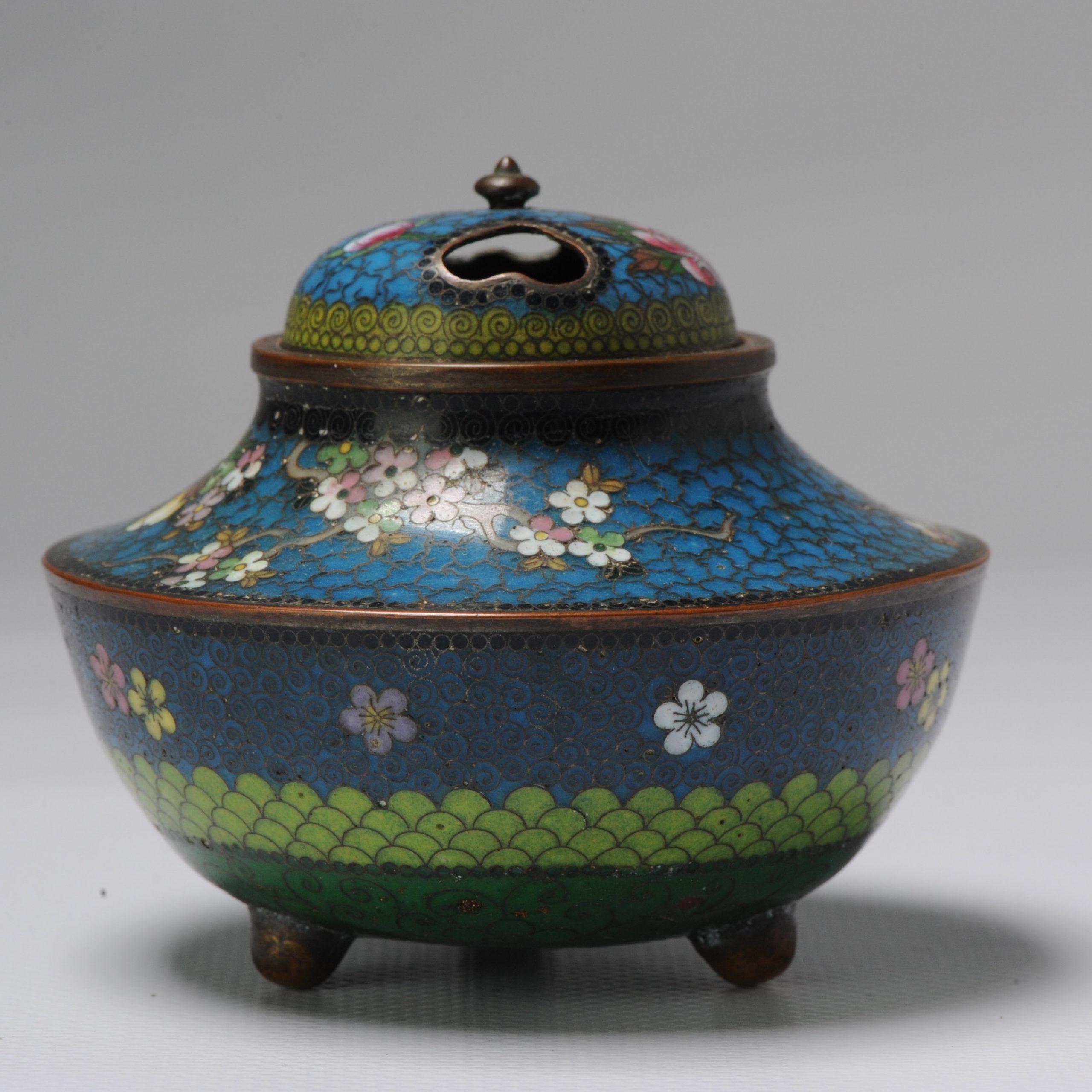 Lovely and beautifully made piece.

Provenance:

Originally part of the Catherina collection of Japanese bronzes and cloisonne that was partly auctioned in Amsterdam in 2006 at Sothebys. Some pieces are pictured in the catalogue of the collection