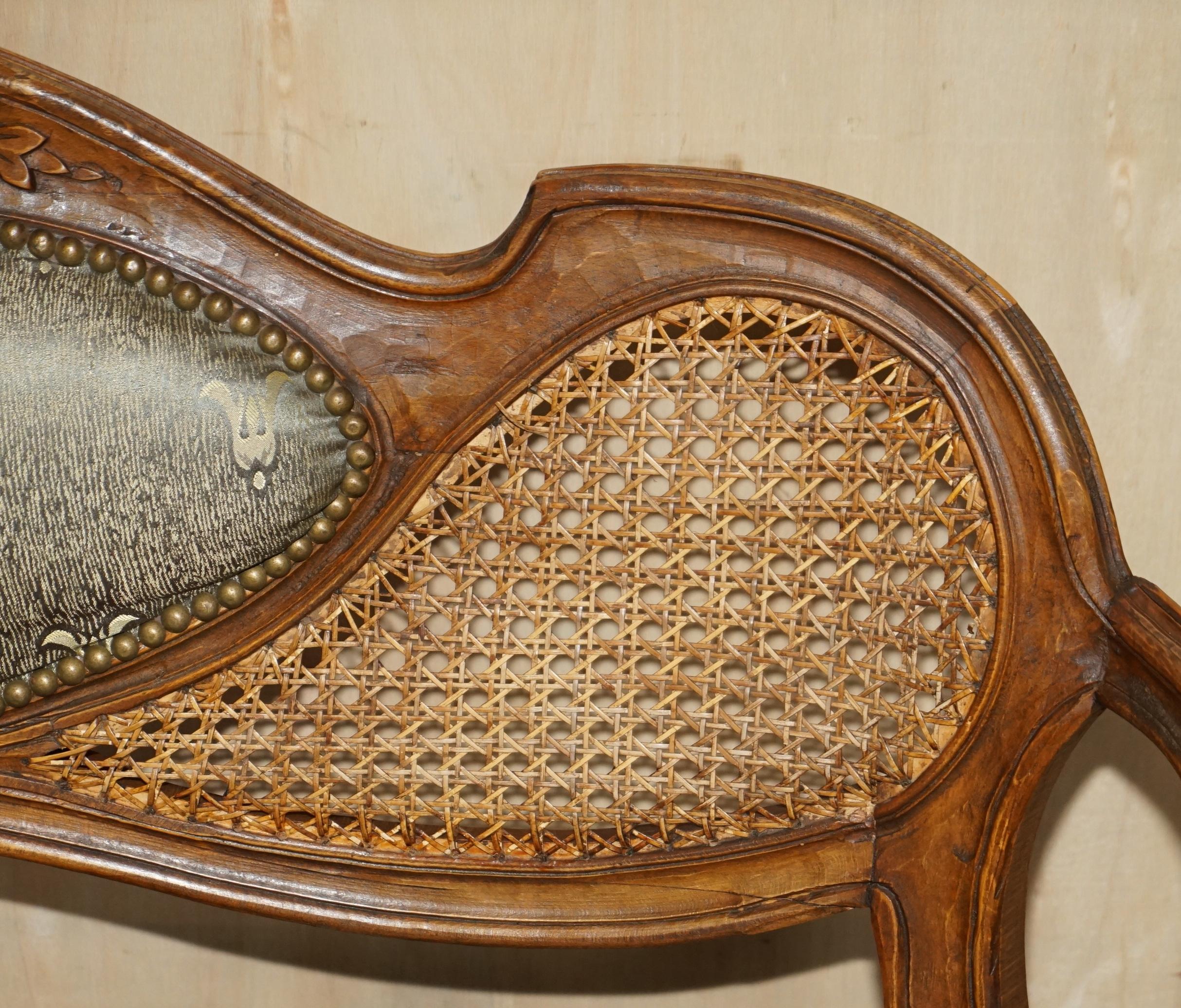 Tissu d'ameublement LOVELY NAPOLEON III CIRCA 1890 BERGERE WiNDOW SEAT BENCH SETTEE SOFA en vente