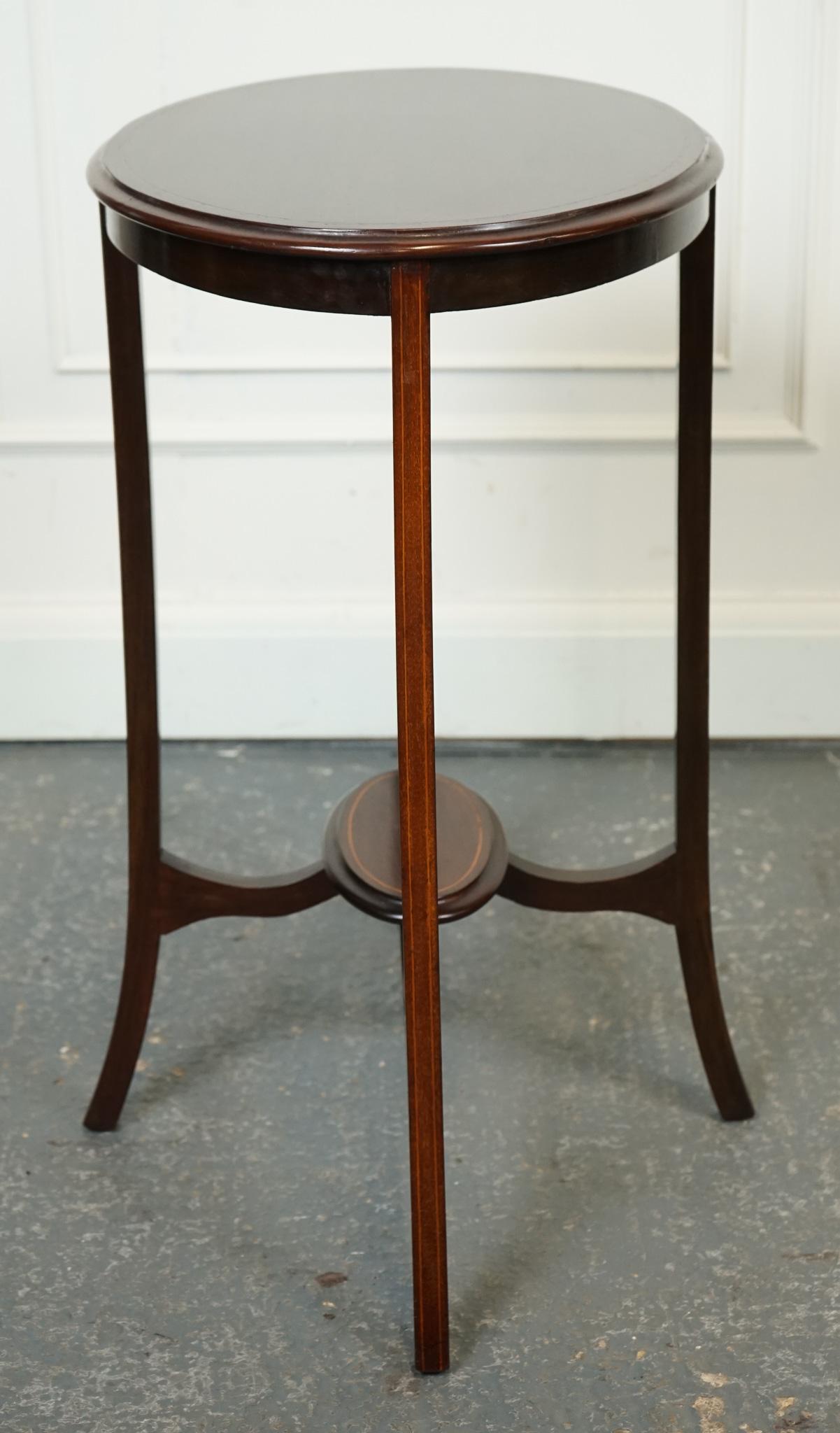 20ième siècle Ravissante table de jardinière ovale en bois de tilleul HARDWOOD J1 en vente