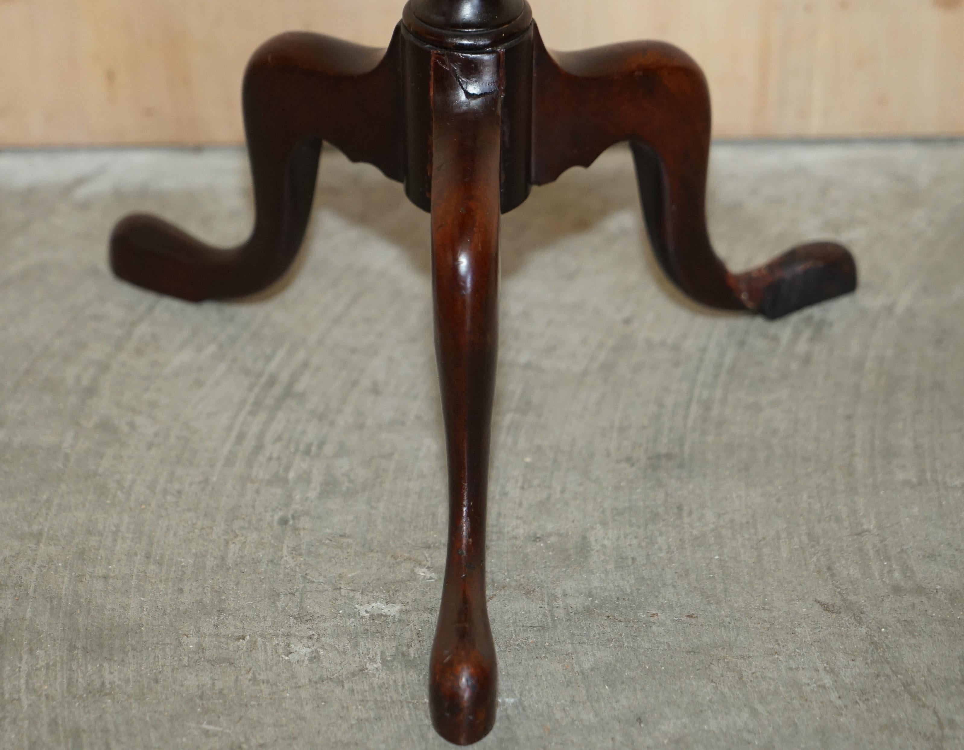 LOVELY ANTIQUE PIE CRUST EDGE TRIPOD SIDE END LAMP WiNE TABLE RESTORED BASE 1
