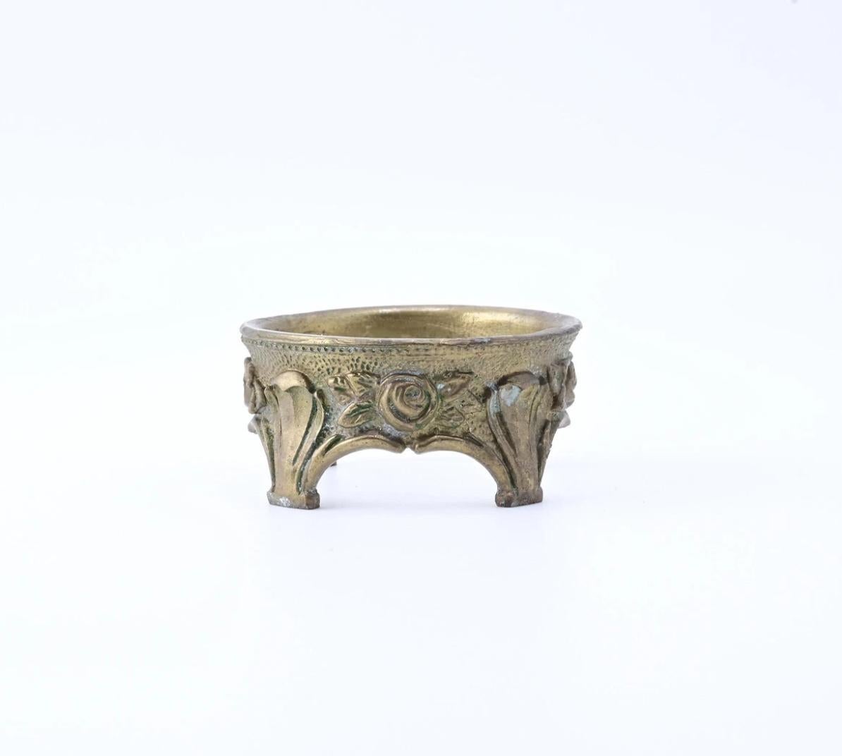 Precioso Huevo Ruso Antiguo De Plata Esmaltada Con Fina Elaboración Silver