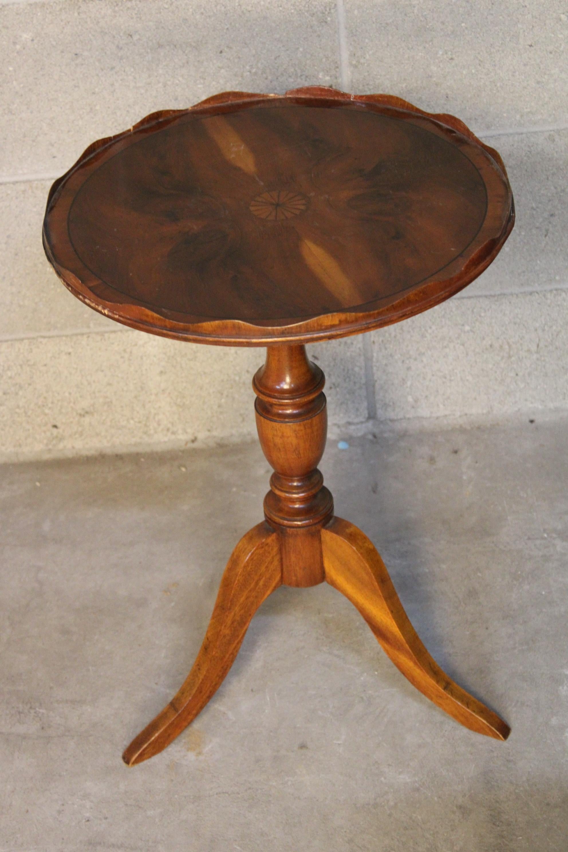 Lovely Antique Sheraton Revival Hardwood Tripod Side End Lamp Wine Table
19th century England
We are delighted to offer this lovely late Victorian Sheraton Revival tripod table

A very good looking well made and decorative piece, it sits well in any