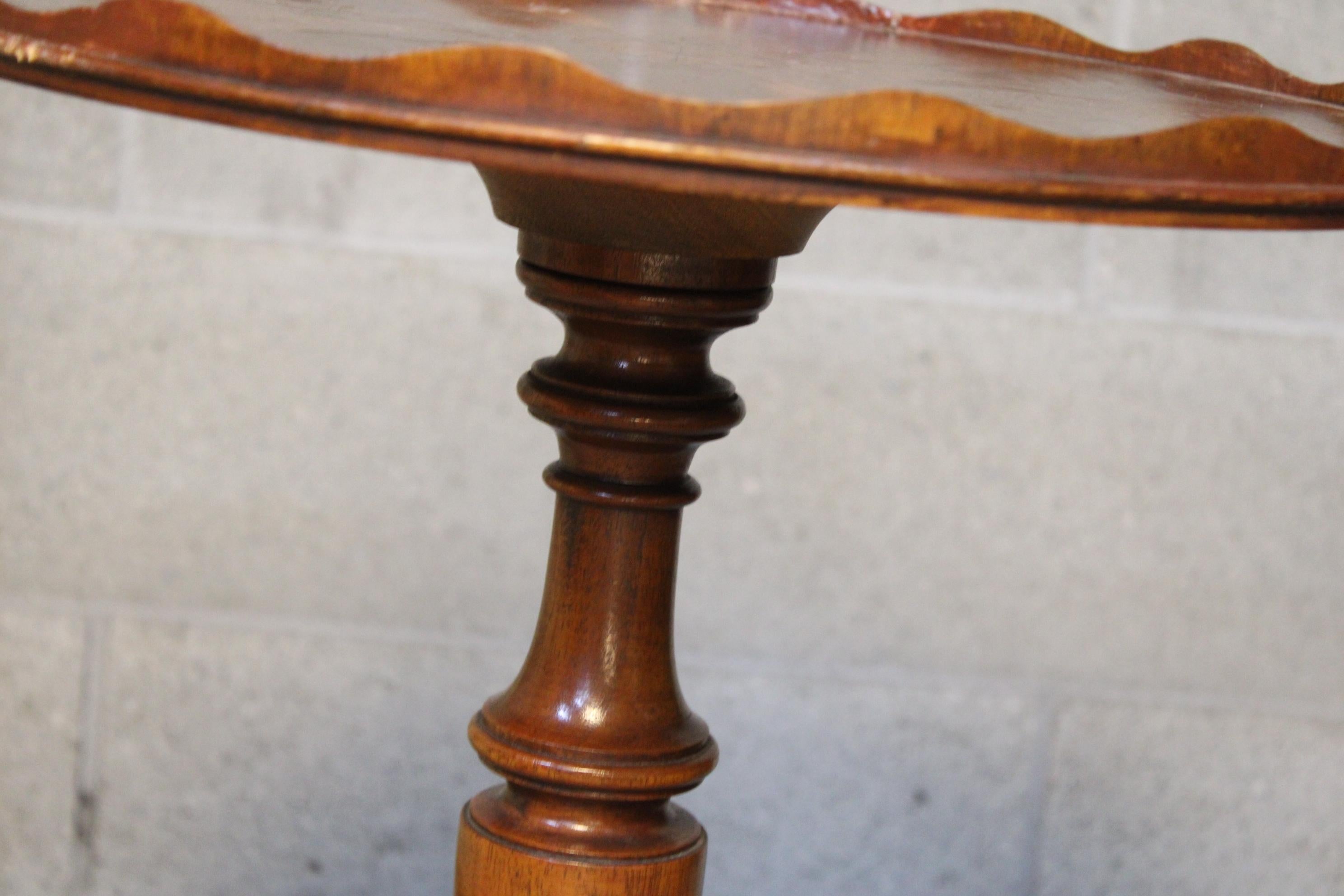 Hand-Crafted Sheraton Revival Hardwood Tripod Side Table, 19th century small coffee table