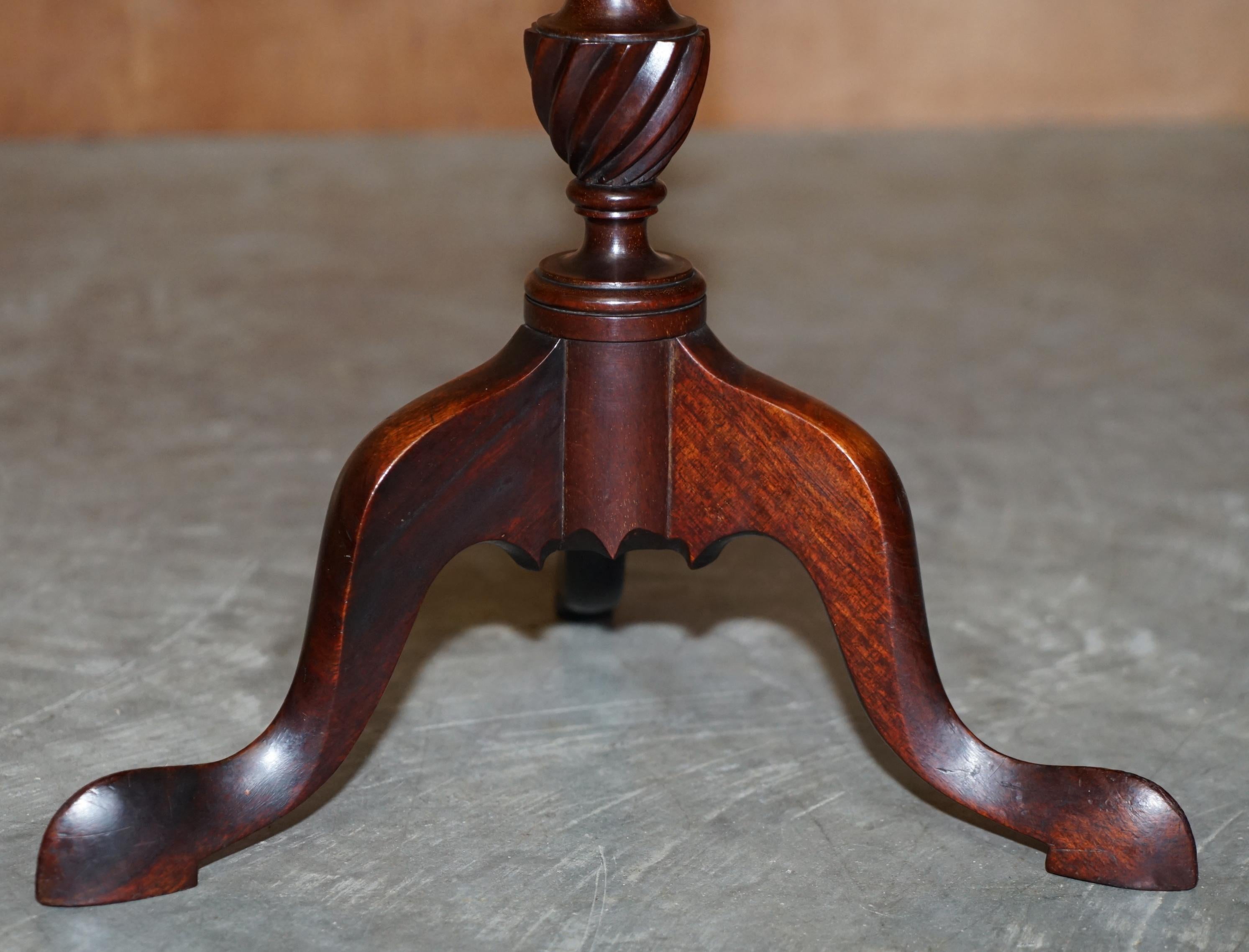 Lovely Antique Sheraton Revival Hardwood Tripod Side End Lamp Wine Table For Sale 4