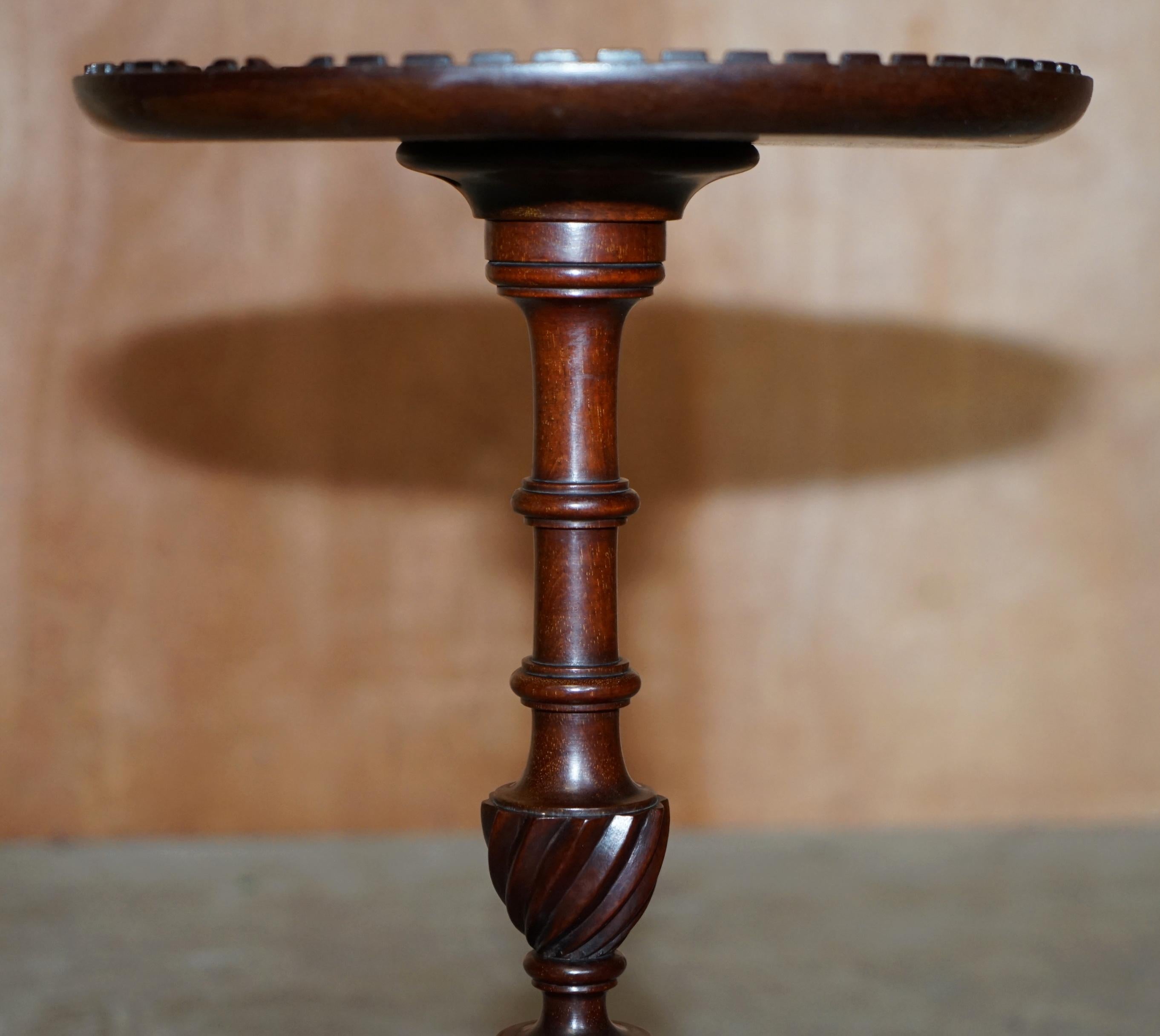 Lovely Antique Sheraton Revival Hardwood Tripod Side End Lamp Wine Table For Sale 2