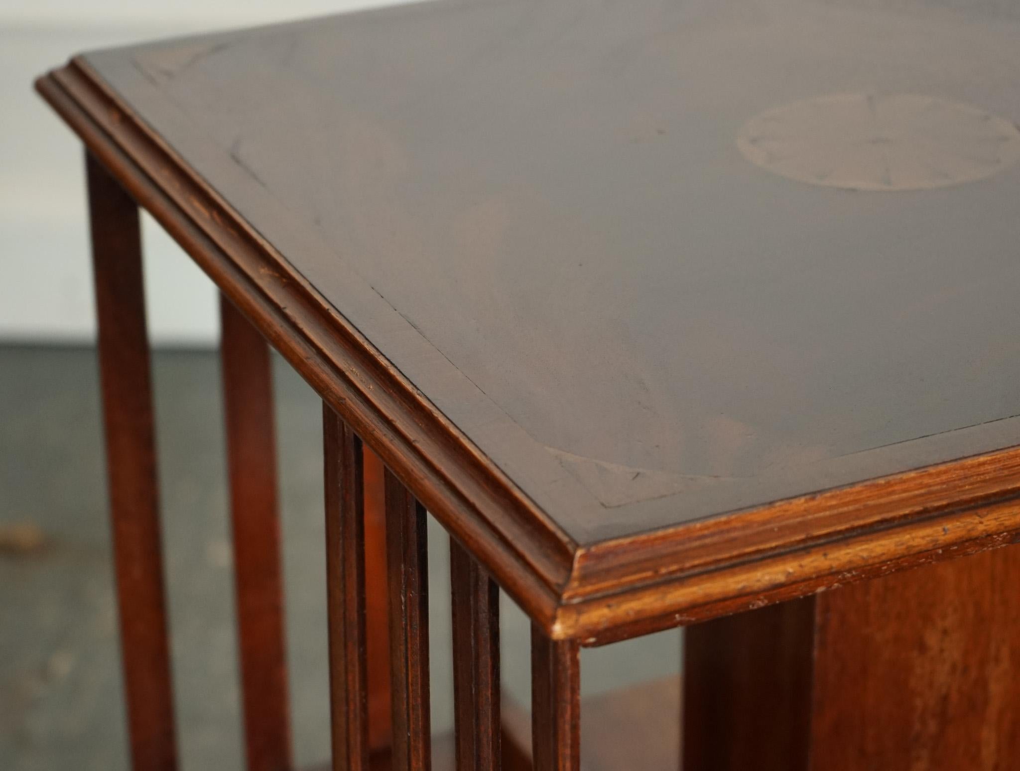Ancienne table d'extrémité de bibliothèque tournante de style Sheraton Revival en vente 3