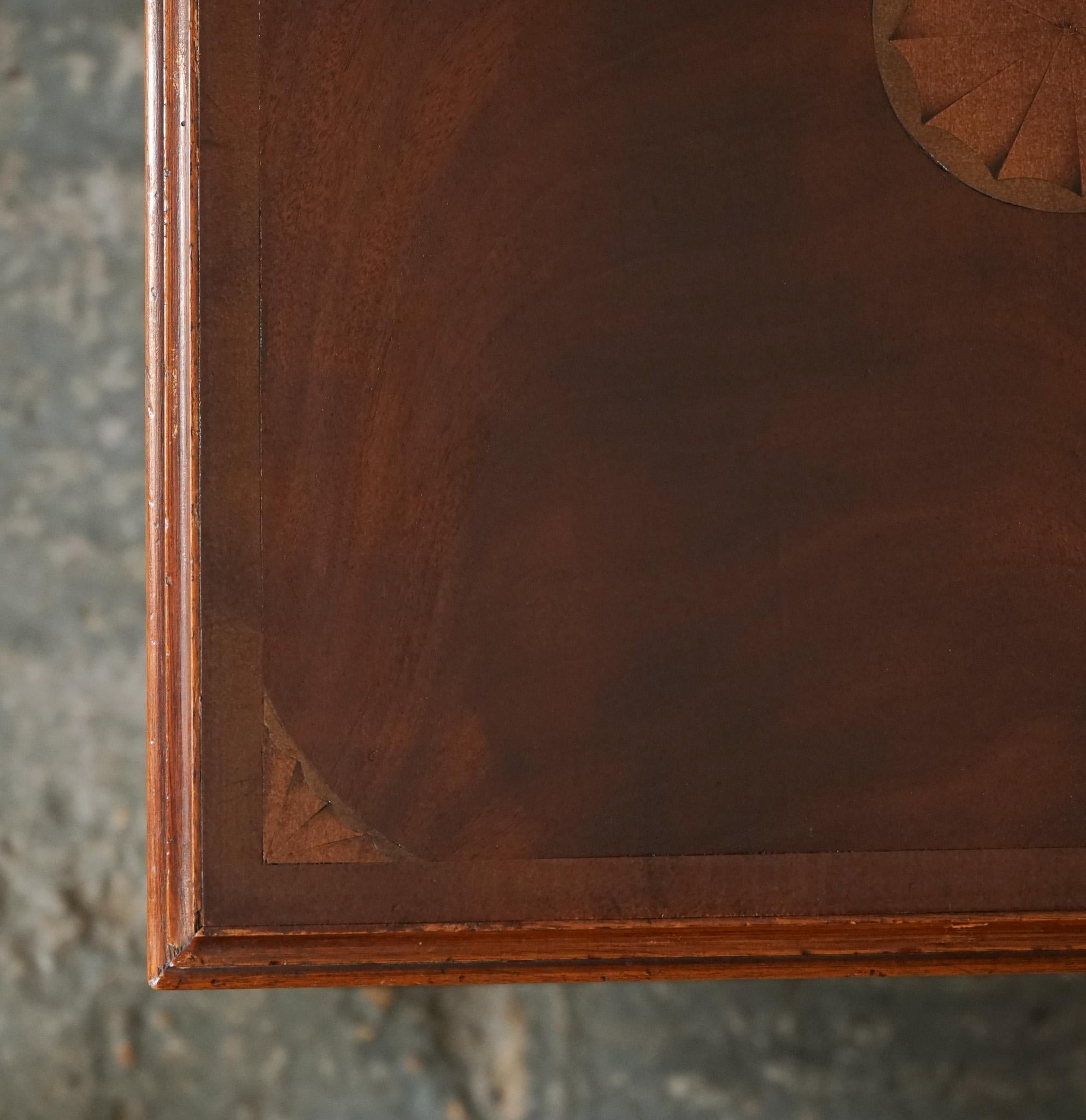 Ancienne table d'extrémité de bibliothèque tournante de style Sheraton Revival en vente 5