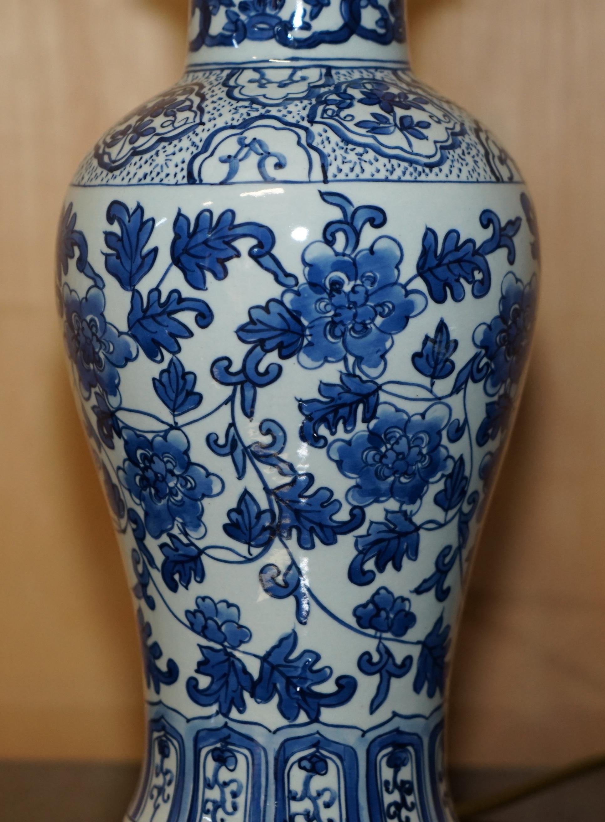 LOVELY ANTiQUE  Style CHINESE PORCELAIN LARGE TABLE LAMP SUPER DECORATIVE FINISH im Zustand „Gut“ im Angebot in West Sussex, Pulborough