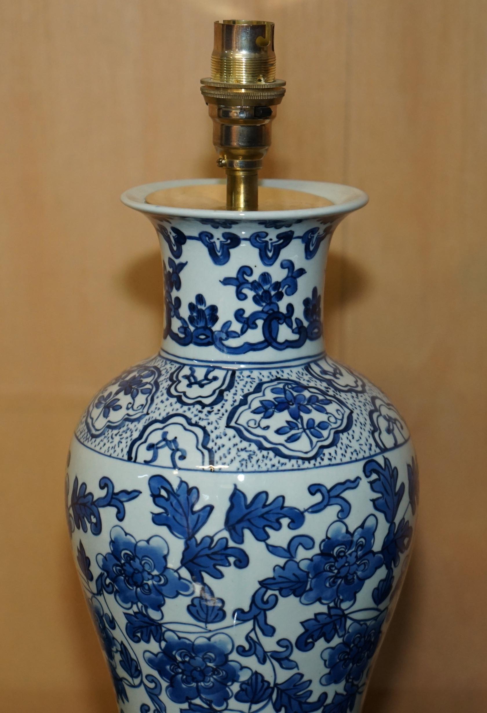 LOVELY ANTiQUE  Style CHINESE PORCELAIN LARGE TABLE LAMP SUPER DECORATIVE FINISH (Porzellan) im Angebot