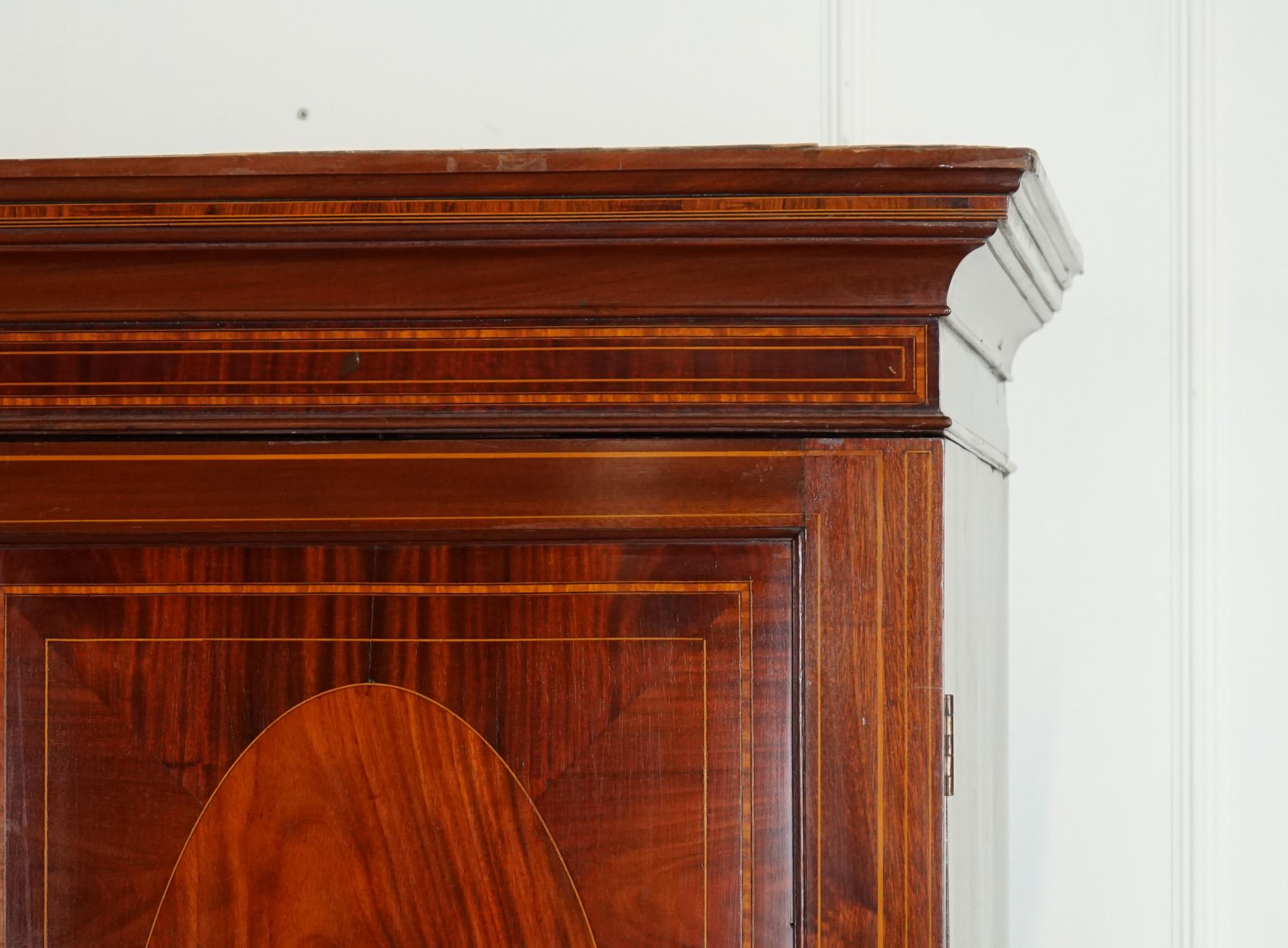 LOVELY ANTIQUE TRiPLE HARDWOOD WARDROBE In Good Condition In Pulborough, GB