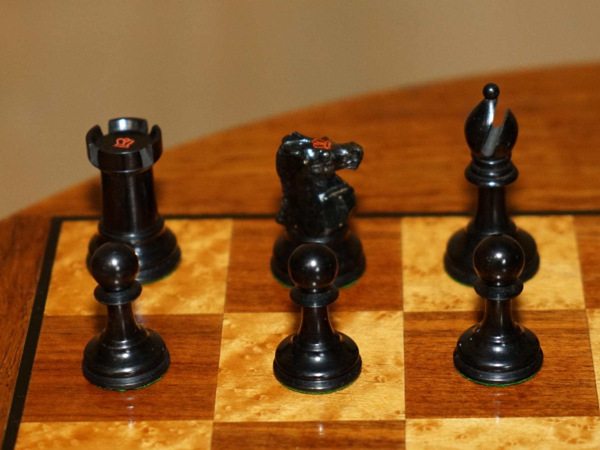 Inglese LOVELY ANTIQUE VICTORIAN AYRES STAUNTON CROWN STAMPED CHESS SET IN ORiGINAL BOX in vendita