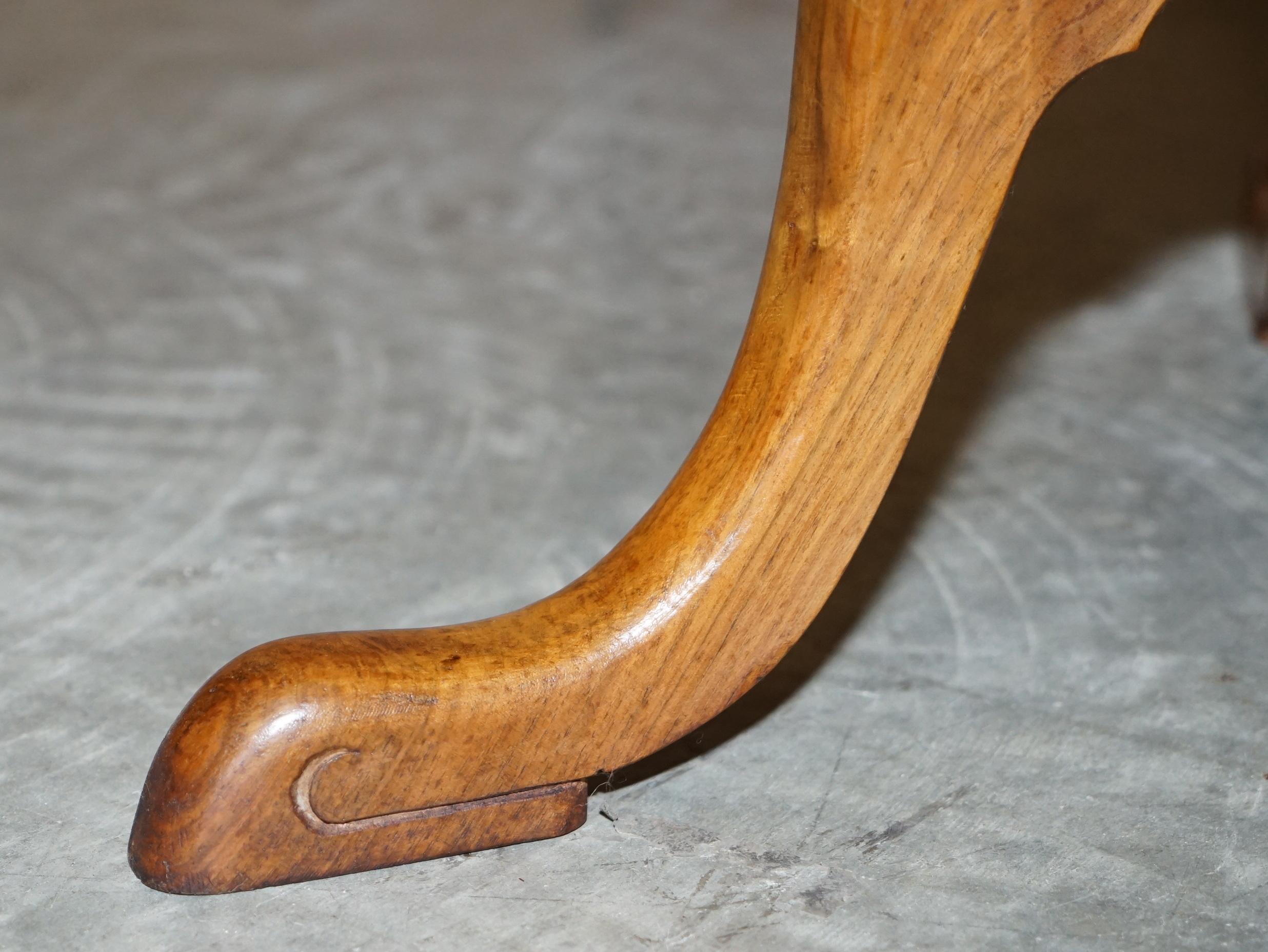 Lovely Antique Victorian English Walnut Tilt Top Side Occasional Tripod Table For Sale 7