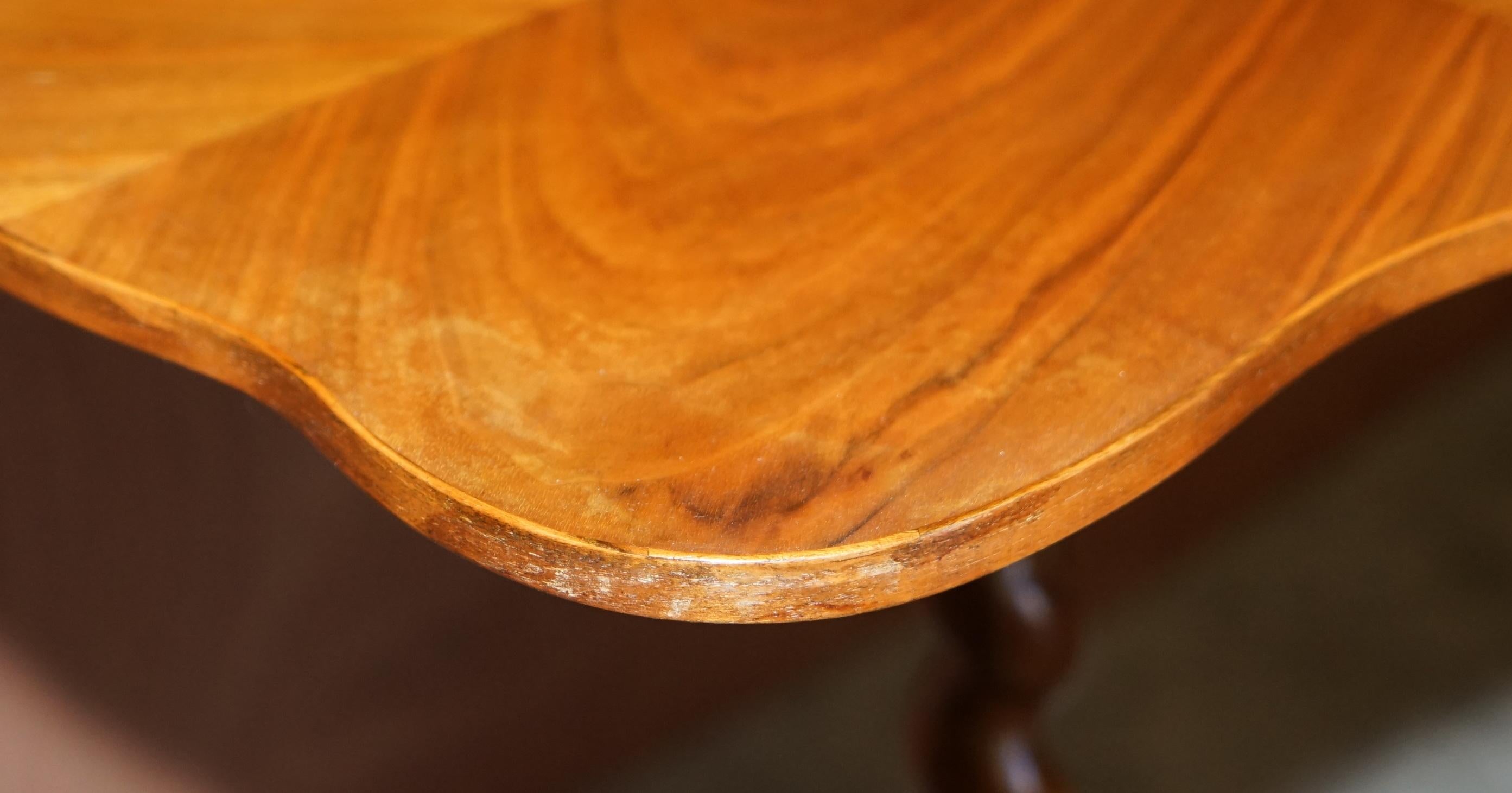 Lovely Antique Victorian English Walnut Tilt Top Side Occasional Tripod Table For Sale 2