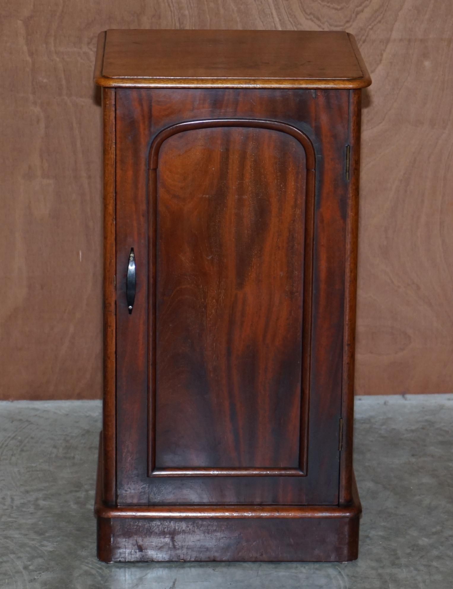 We are delighted to offer for sale this lovely Victorian flamed mahogany side table sized pot cupboard

A very utilitarian and well made piece. I have seen these used as bedside tables, jardinière stands for plants and antiques or lamp / wine