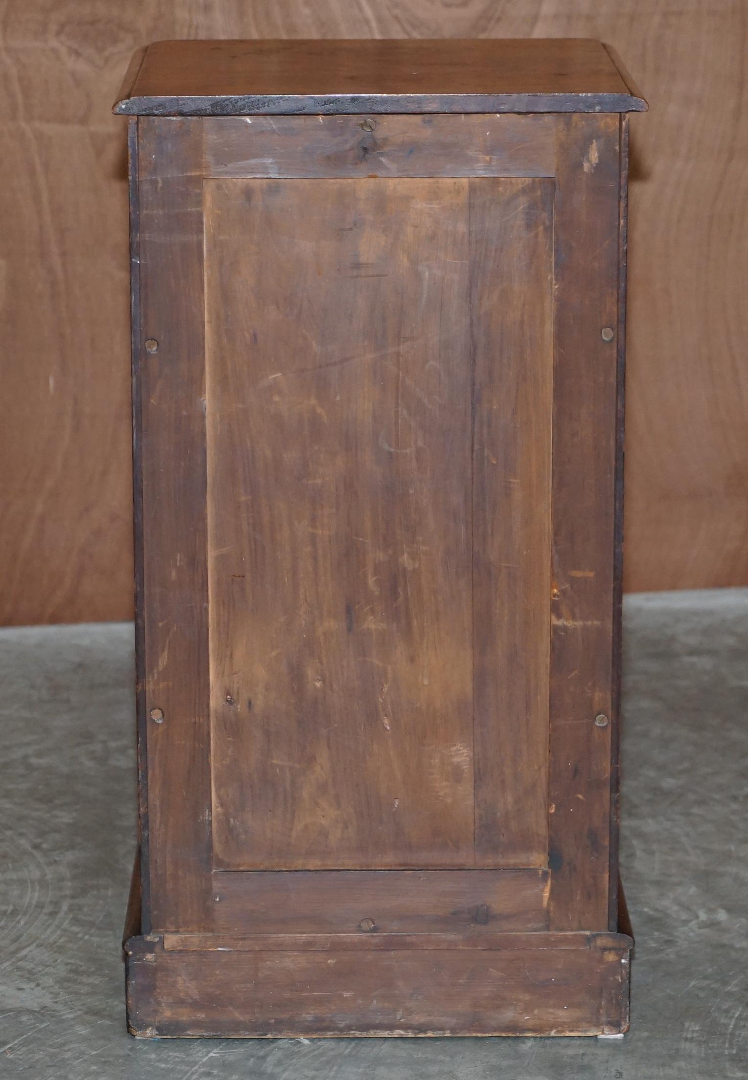 19th Century Lovely Antique Victorian Flamed Hardwood Side End Lamp Table Sized Pot Cupboard For Sale