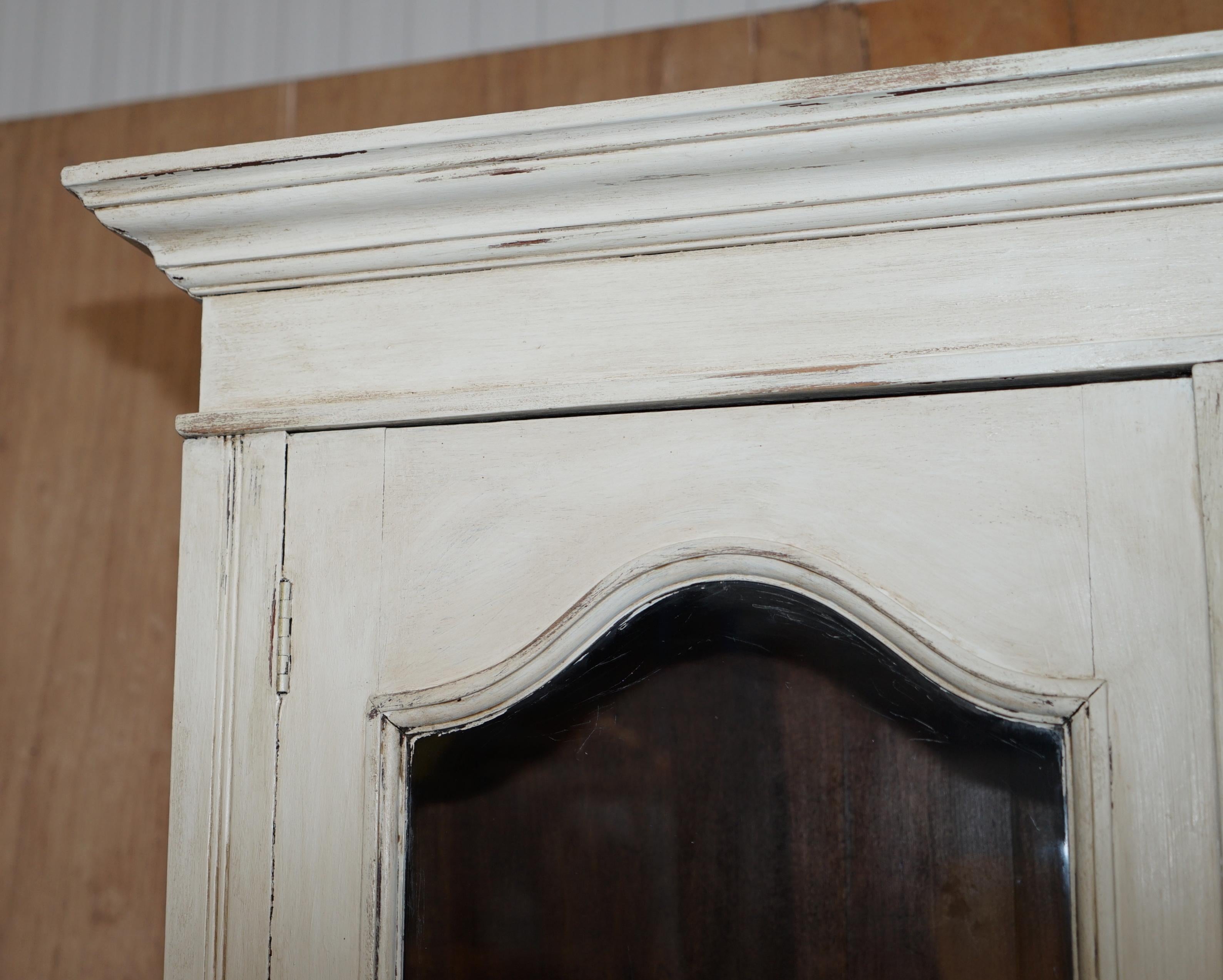 Precioso armario o librería victoriana antigua de madera pintada a mano en venta 3