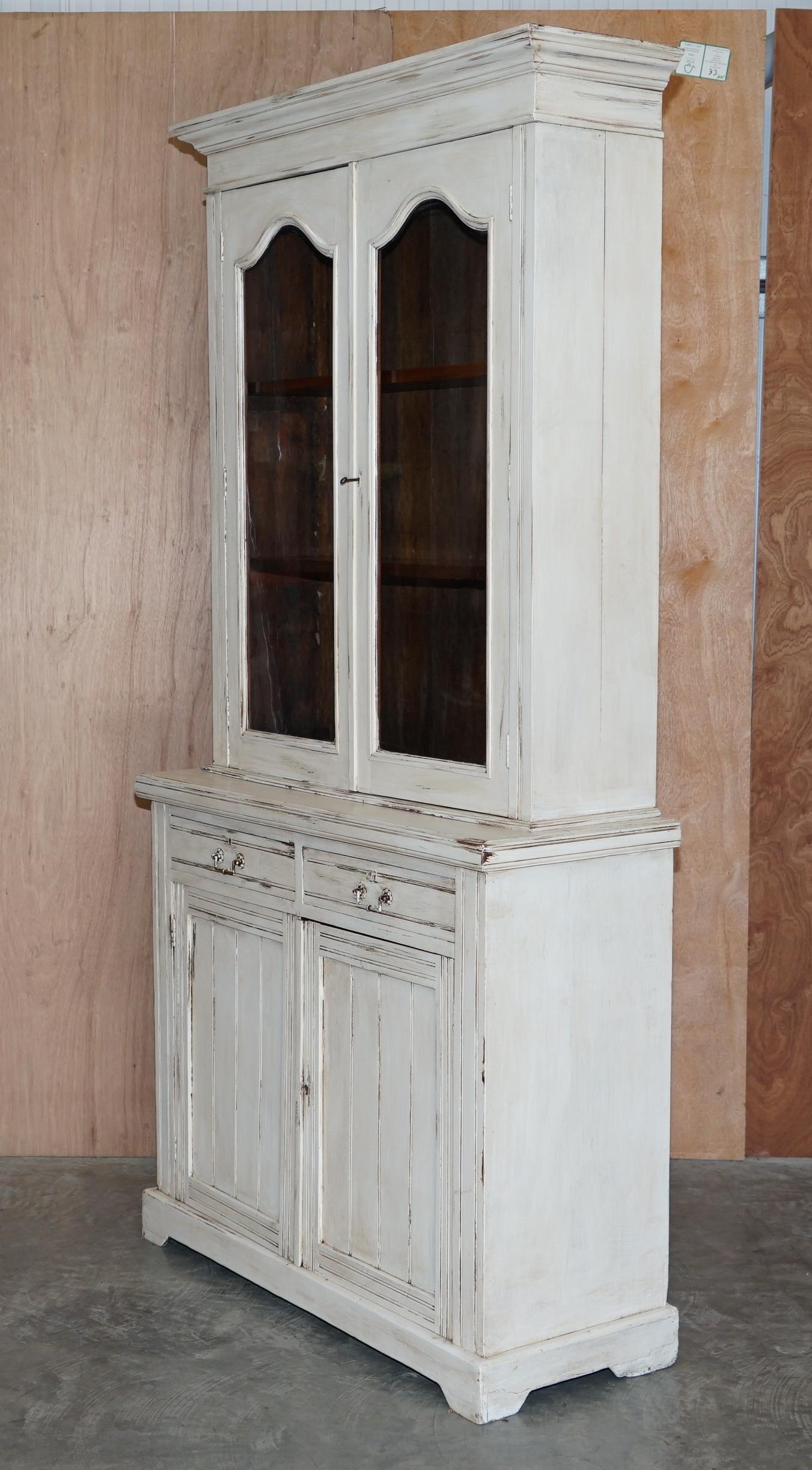 Precioso armario o librería victoriana antigua de madera pintada a mano en venta 4