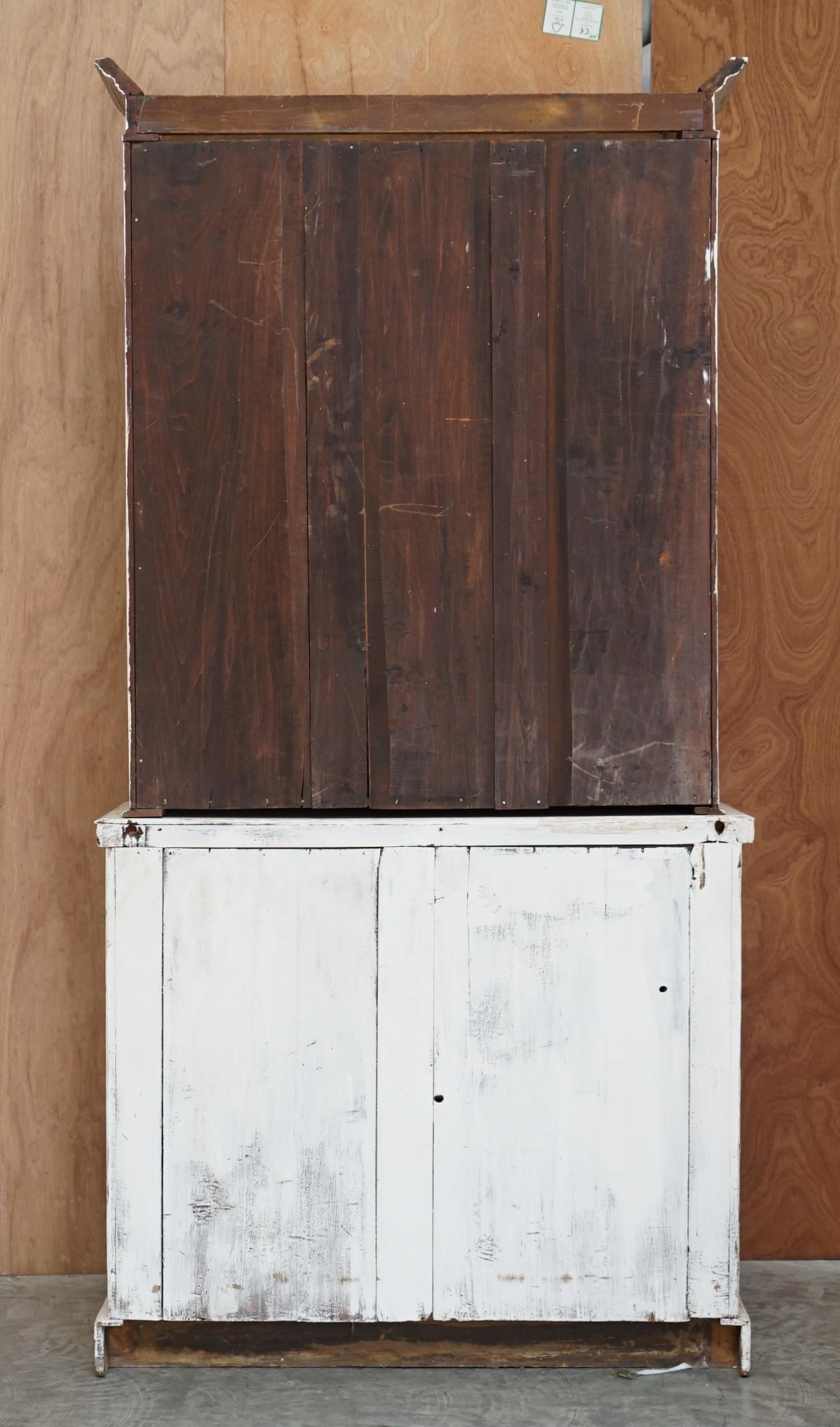 Precioso armario o librería victoriana antigua de madera pintada a mano en venta 5