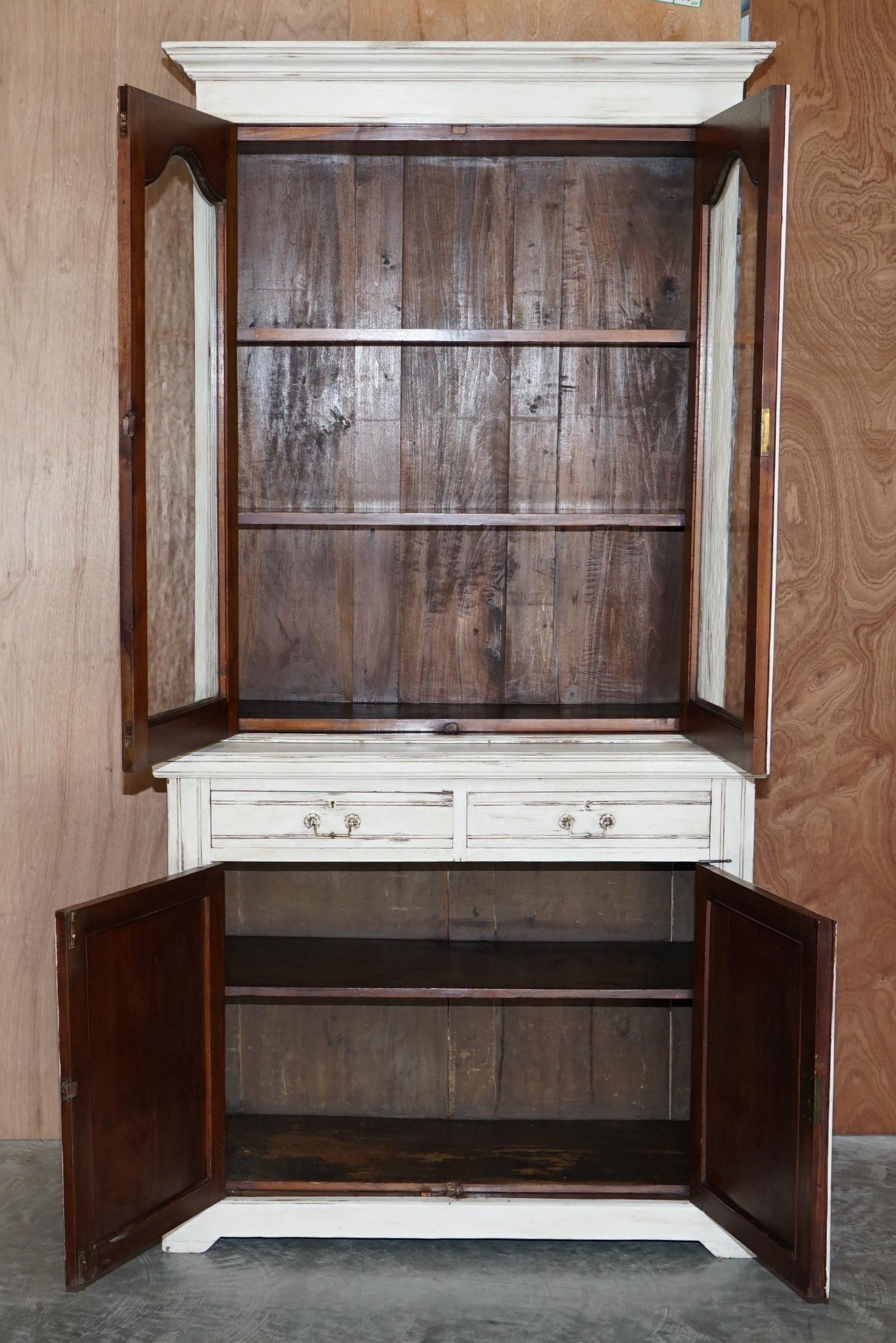 Precioso armario o librería victoriana antigua de madera pintada a mano en Bueno estado para la venta en West Sussex, Pulborough