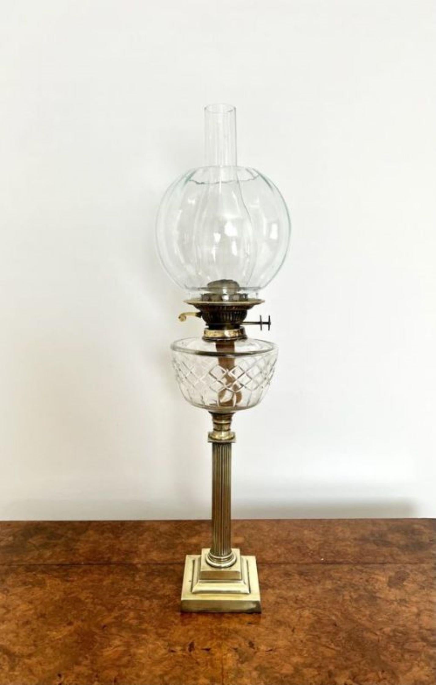 Lovely antique Victorian quality brass oil lamp having a clear glass shaped shade, transparent cut glass reservoir supported on a brass Corinthian column raised on a square stepped brass base